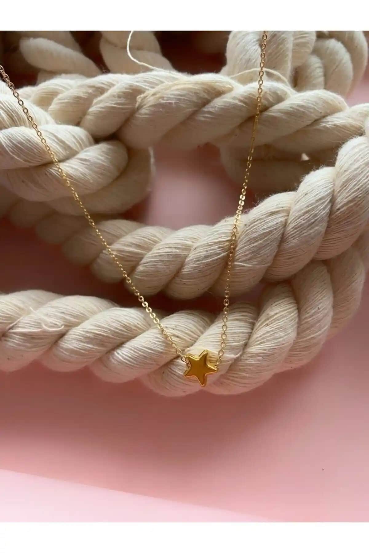 Everglow Jewelry Minimal Yıldız Kolye: Zarif ve Modern Takı Tasarımı