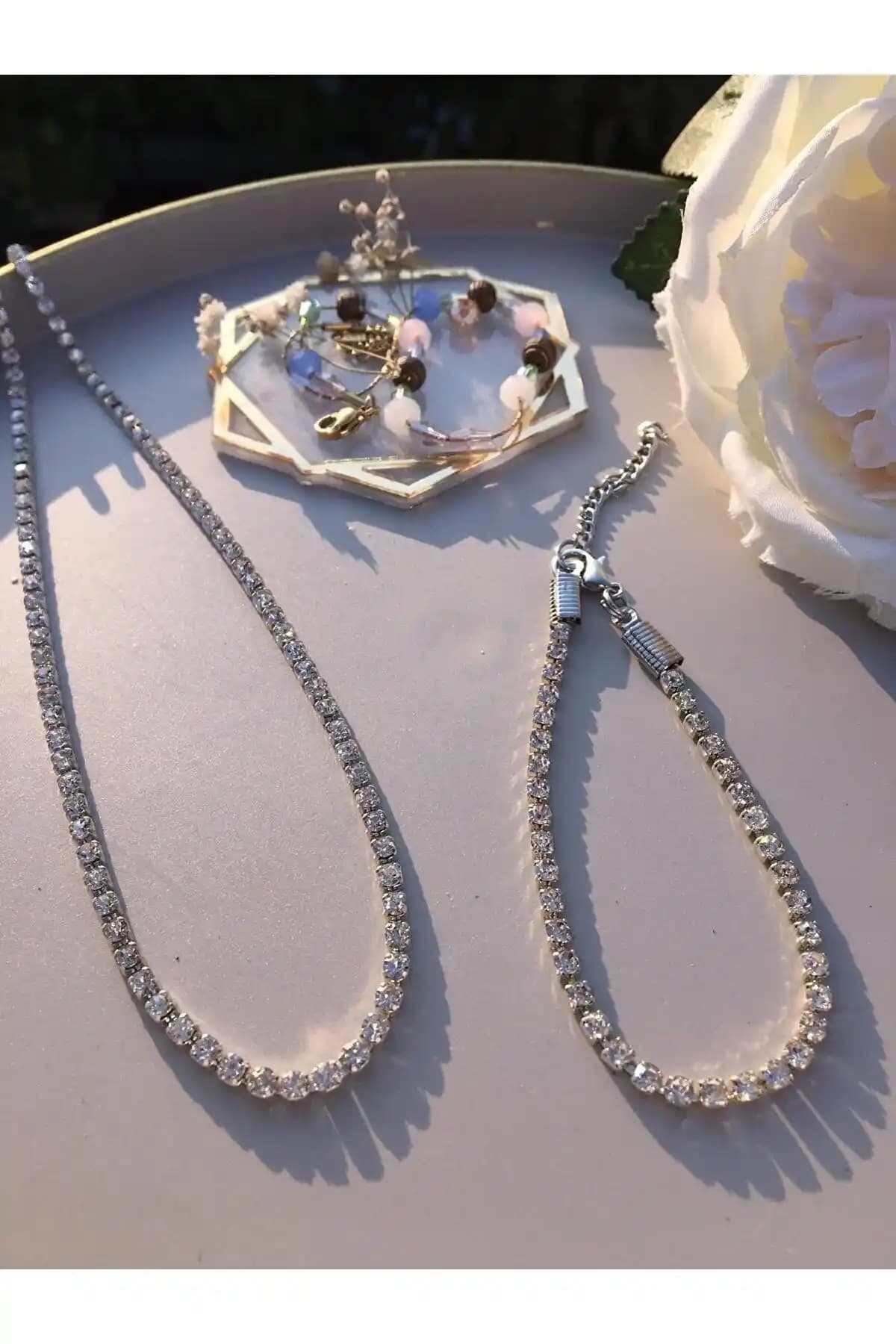 Everglow Jewelry Premium Su Yolu Bileklik ve Kolye Seti Modern ve Şık Tasarım