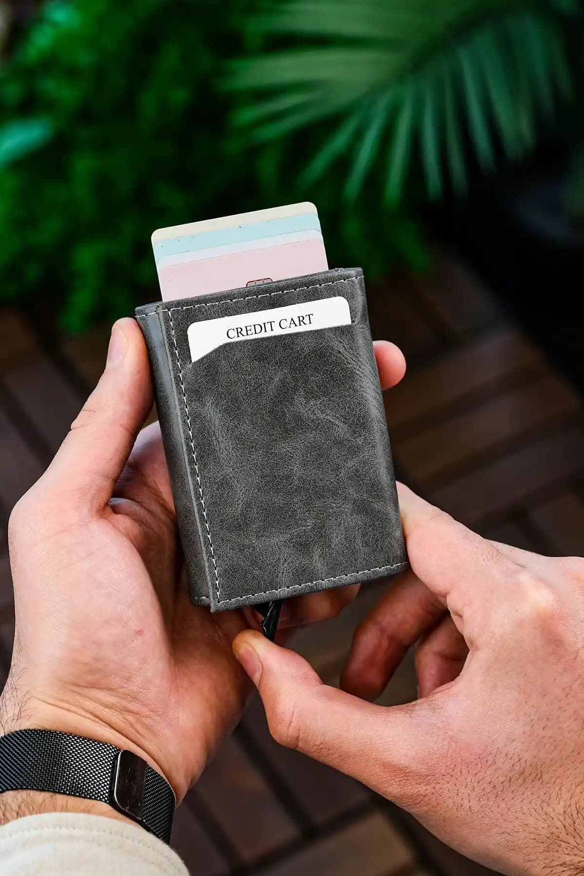 Genel Markalar ve The East Polo Club Suni Deri Kartlık Cüzdan Karşılaştırması