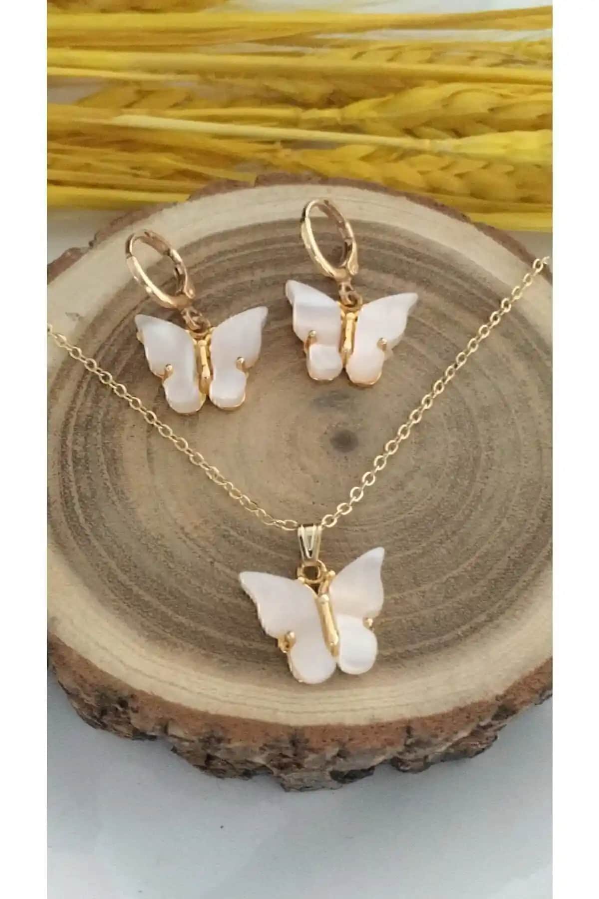 Gizemli Kız Krem Renk Kelebek Aksesuar Seti Zarif ve Şık Tasarım Özellikleri