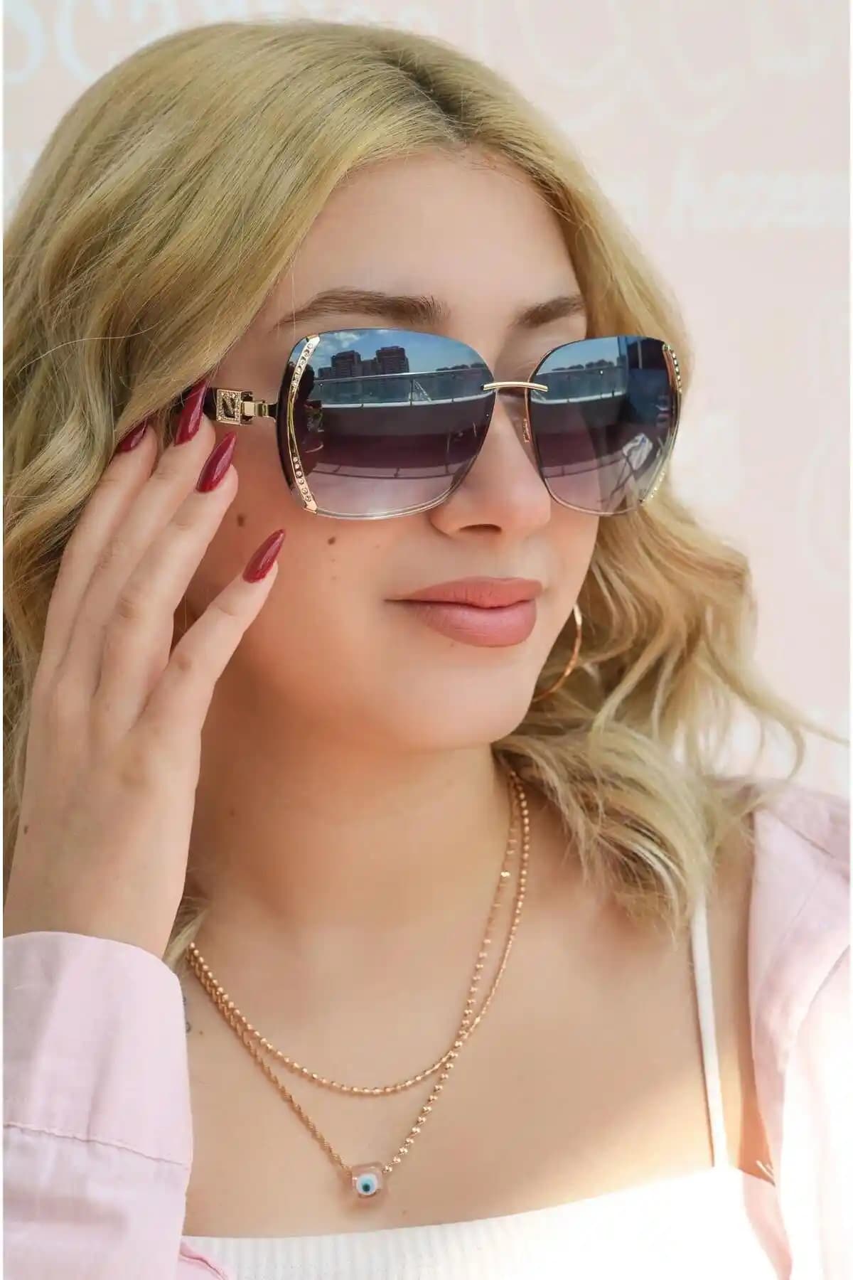 Güneş Gözlüğü Karşılaştırması: Sacce Scarves&Accessories ve Zzla Modelleri Hakkında Bilgiler
