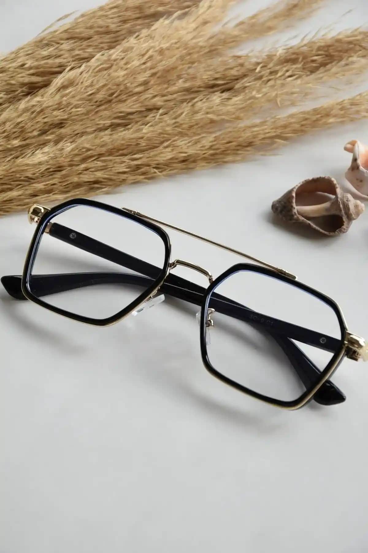 Henry unisex gözlük modern tasarımı ve teknolojik özellikleriyle dikkat çekiyor