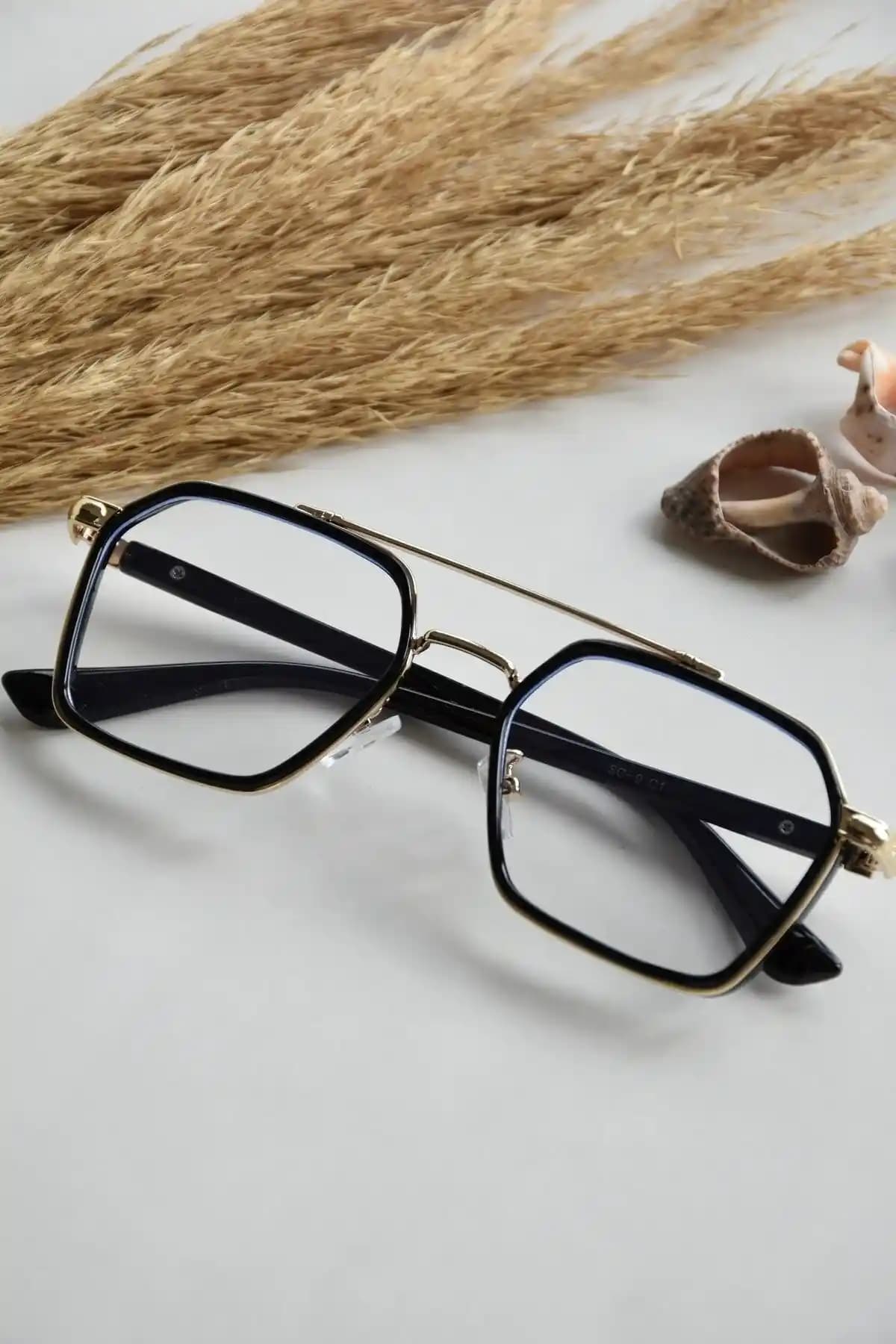 Henry unisex gözlük modern tasarımı ve teknolojik özellikleriyle dikkat çekiyor