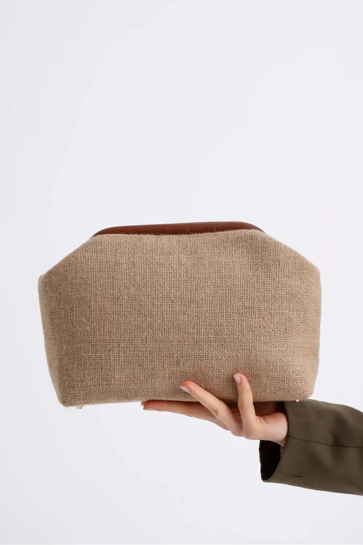 HEYBE'S Kadın Jüt Hasır Clutch El Çantası: Şık ve Fonksiyonel Yazlık Aksesuar