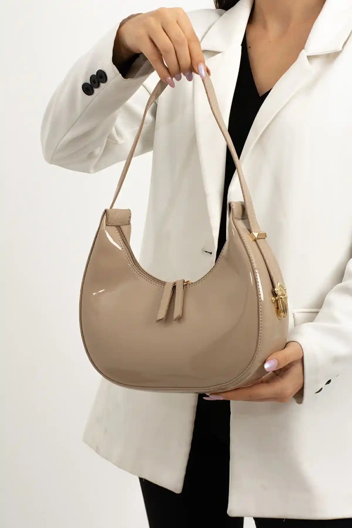 İAMBTŞY ve Shaka Siyah Çanta Karşılaştırması: Tasarım, Malzeme ve Kullanıcı Yorumları