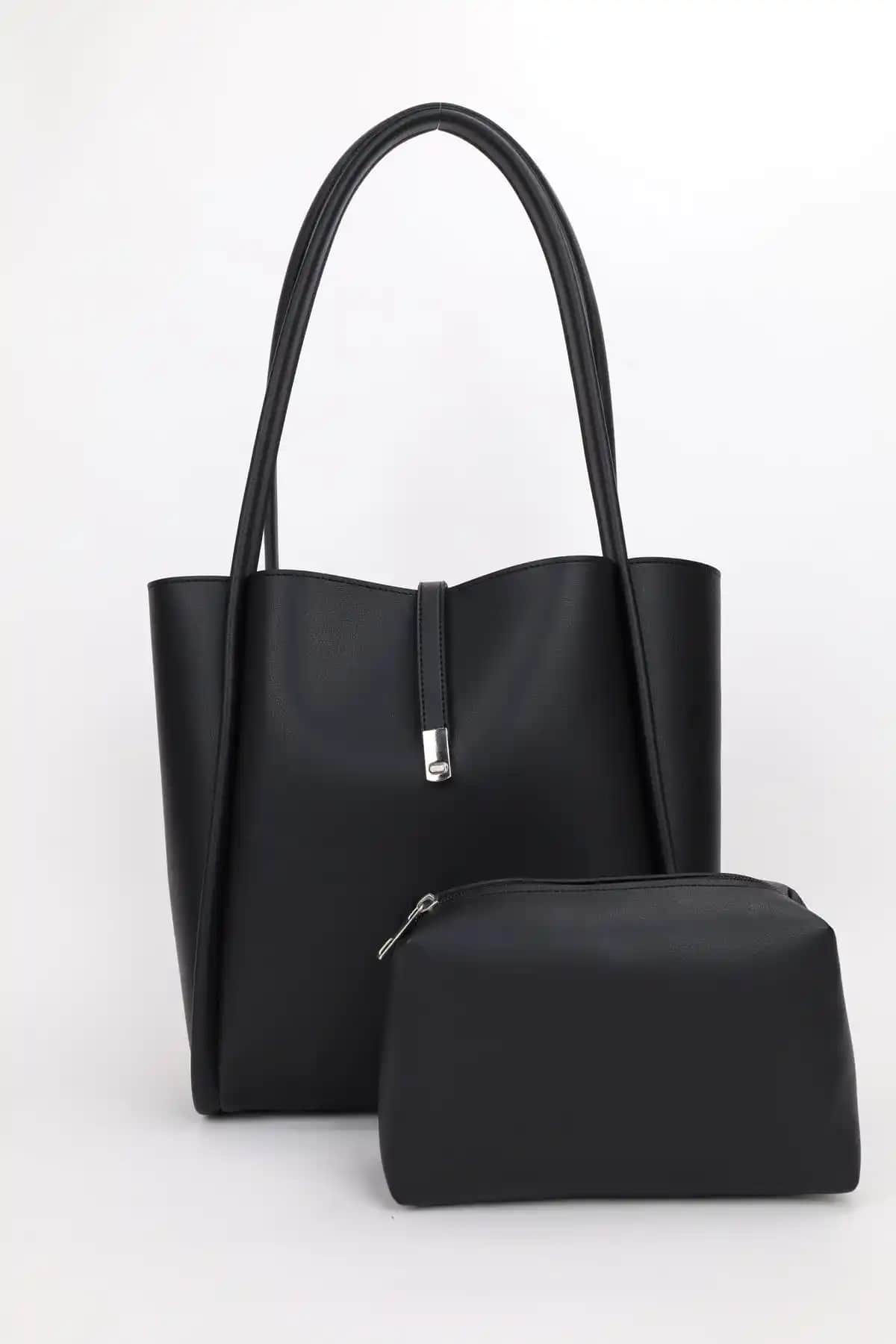 İki farklı NOTHING çanta modeli arasındaki detaylı karşılaştırma ve seçim rehberi