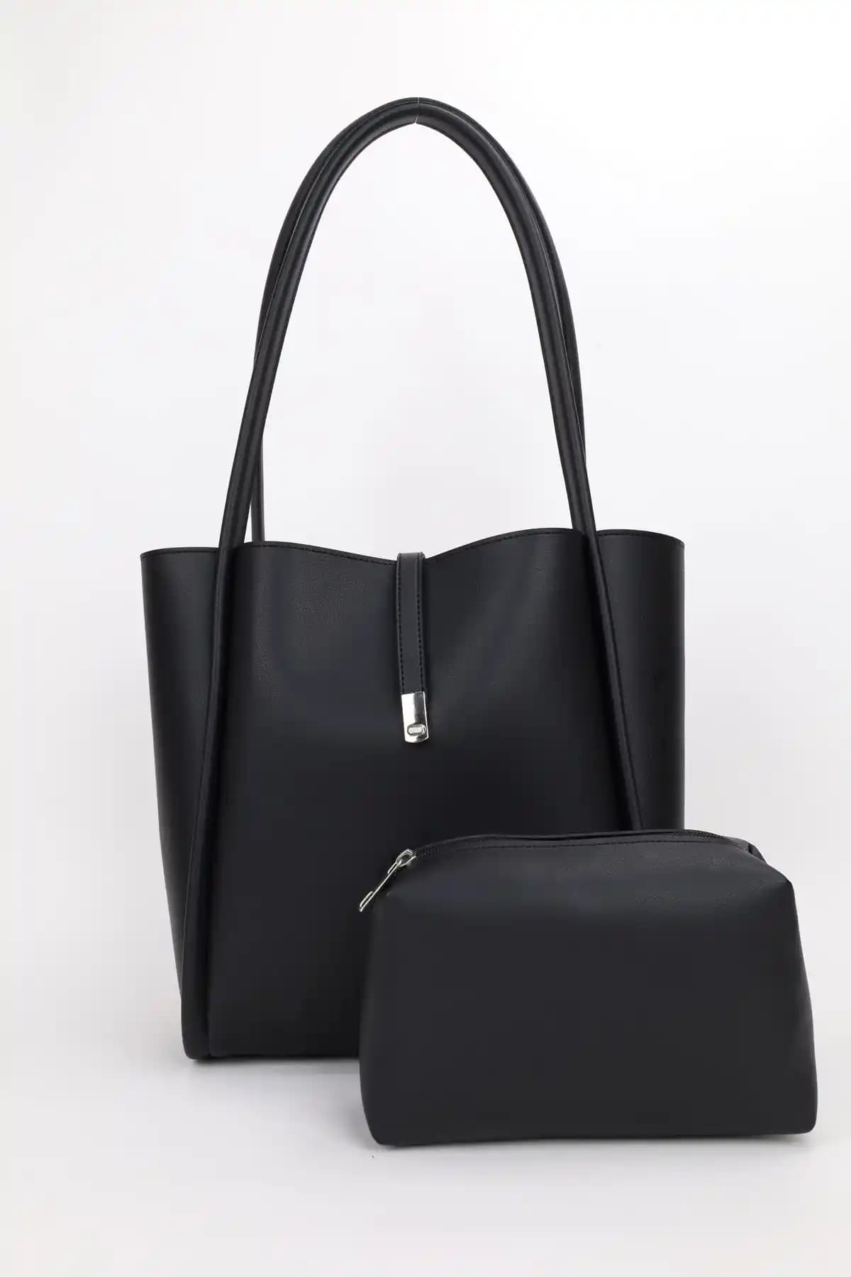 İki farklı NOTHING çanta modeli arasındaki detaylı karşılaştırma ve seçim rehberi