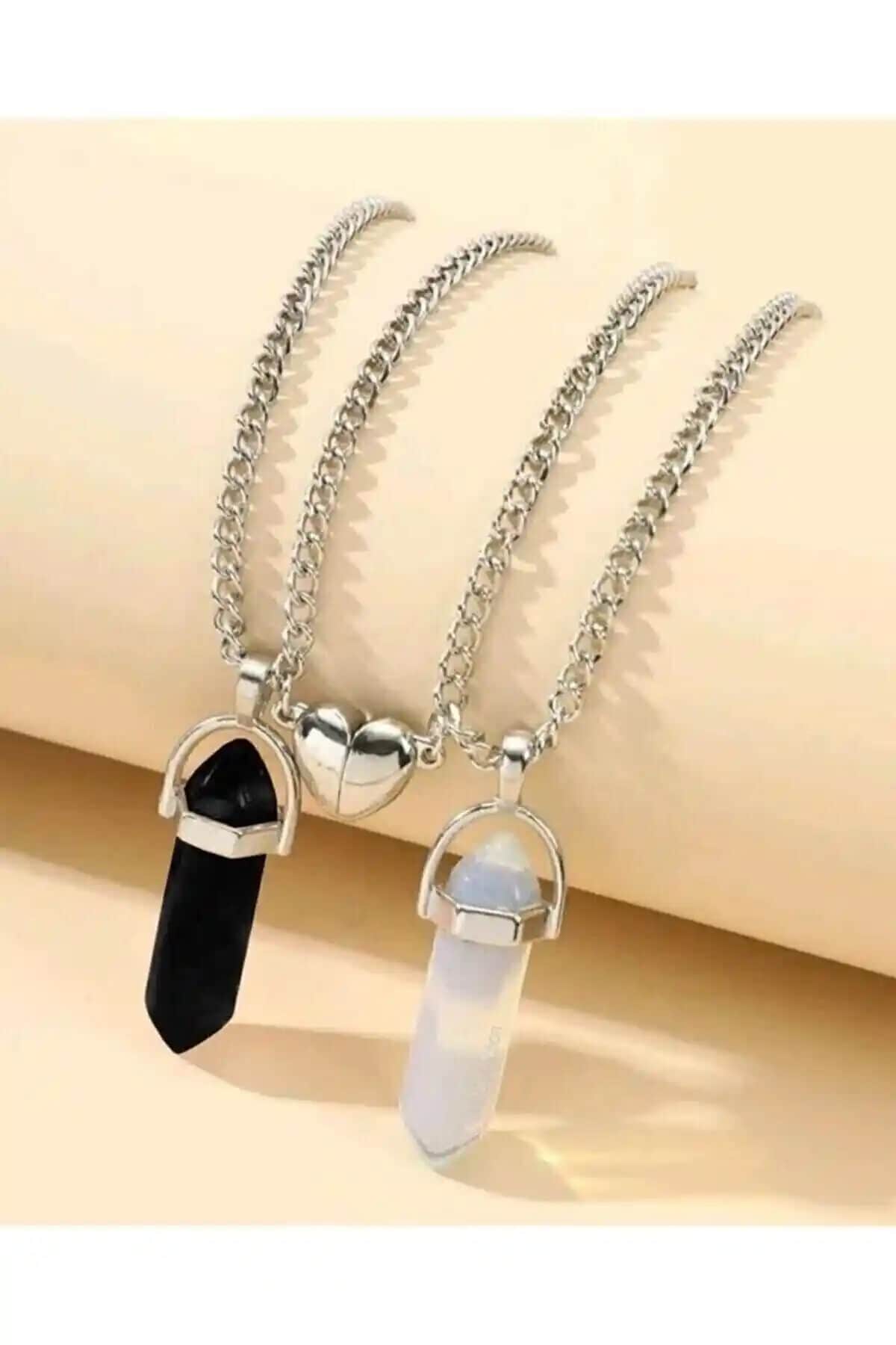 İki Popüler Kolye Modeli Karşılaştırması: Oniks ve Parlayan Tasarımlar Hakkında Bilgi