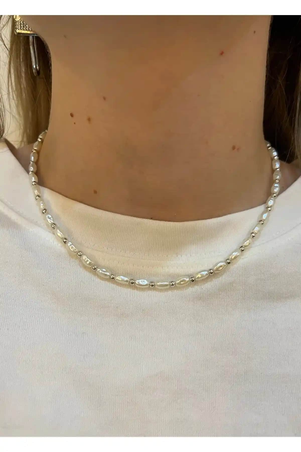 İki Şık Gümüş Kolye Modeli Karşılaştırması ve Seçim Rehberi