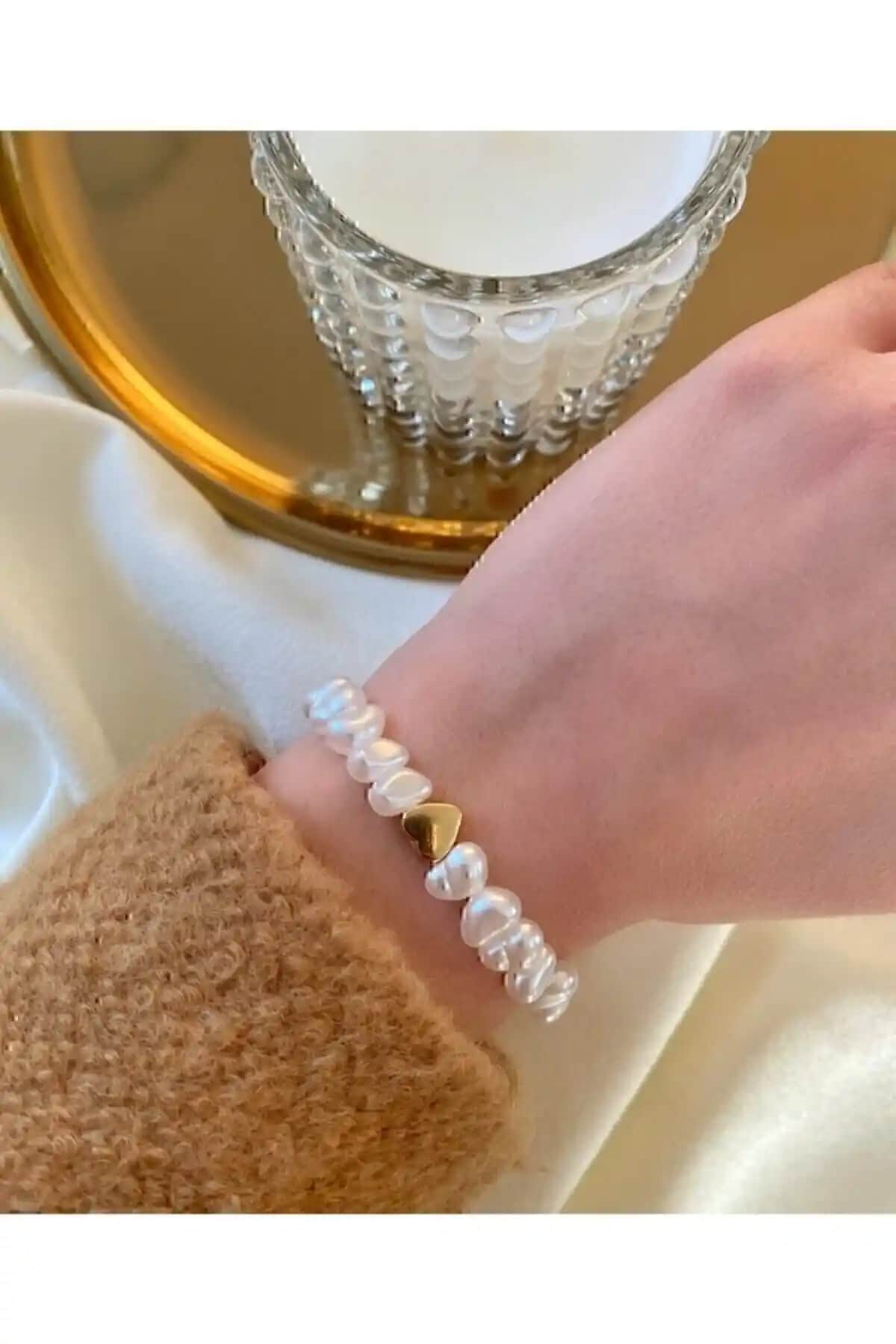 İnci Kalp Bileklik: Zarif ve Şık Tasarımıyla Her Tarza Uygun Aksesuar Seçeneği