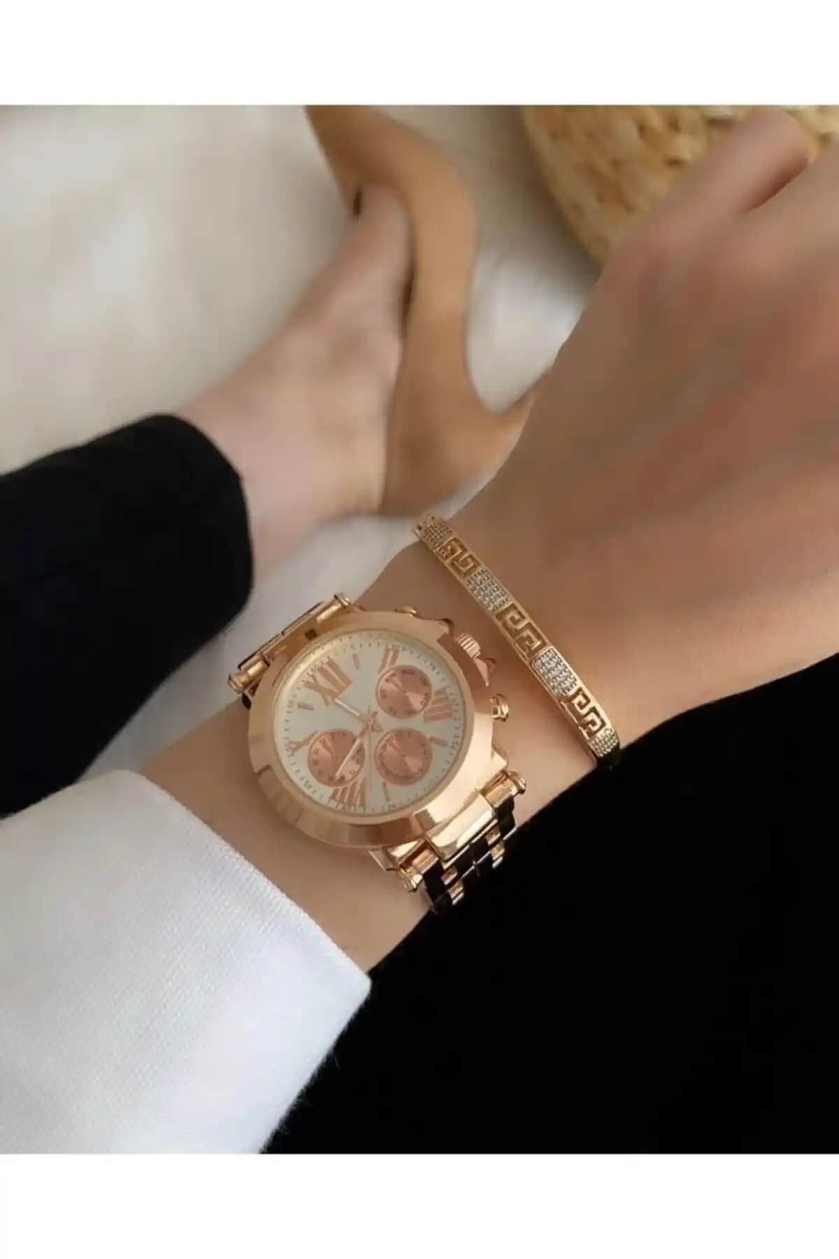 İSTLİV Rose Unisex Çelik Kasa Analog Saat Şıklık ve Dayanıklılık Bir Arada