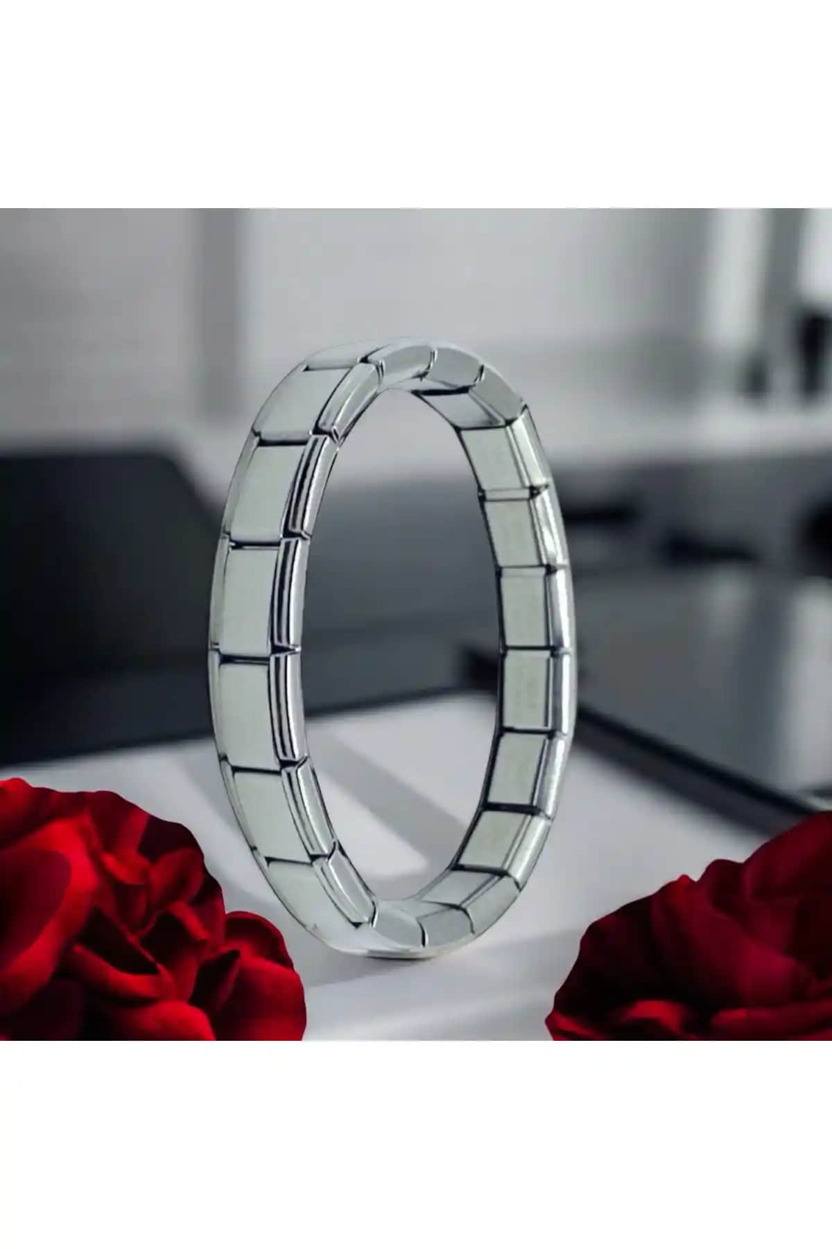 İtalyan Tasarımıyla Şıklık Sunan Uniseks Paslanmaz Çelik Bileklik İncelemesi