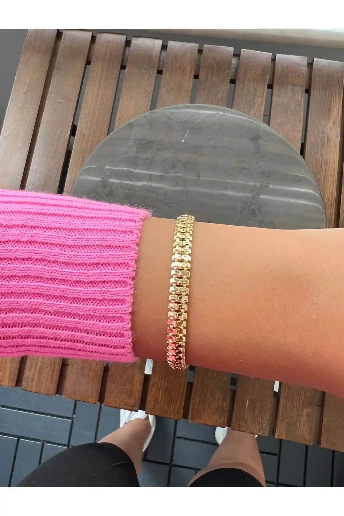 Jack Ferrero Bijuteri Bileklik: Şık ve Dayanıklı Sarı Renkli Modern Takı Tasarımı