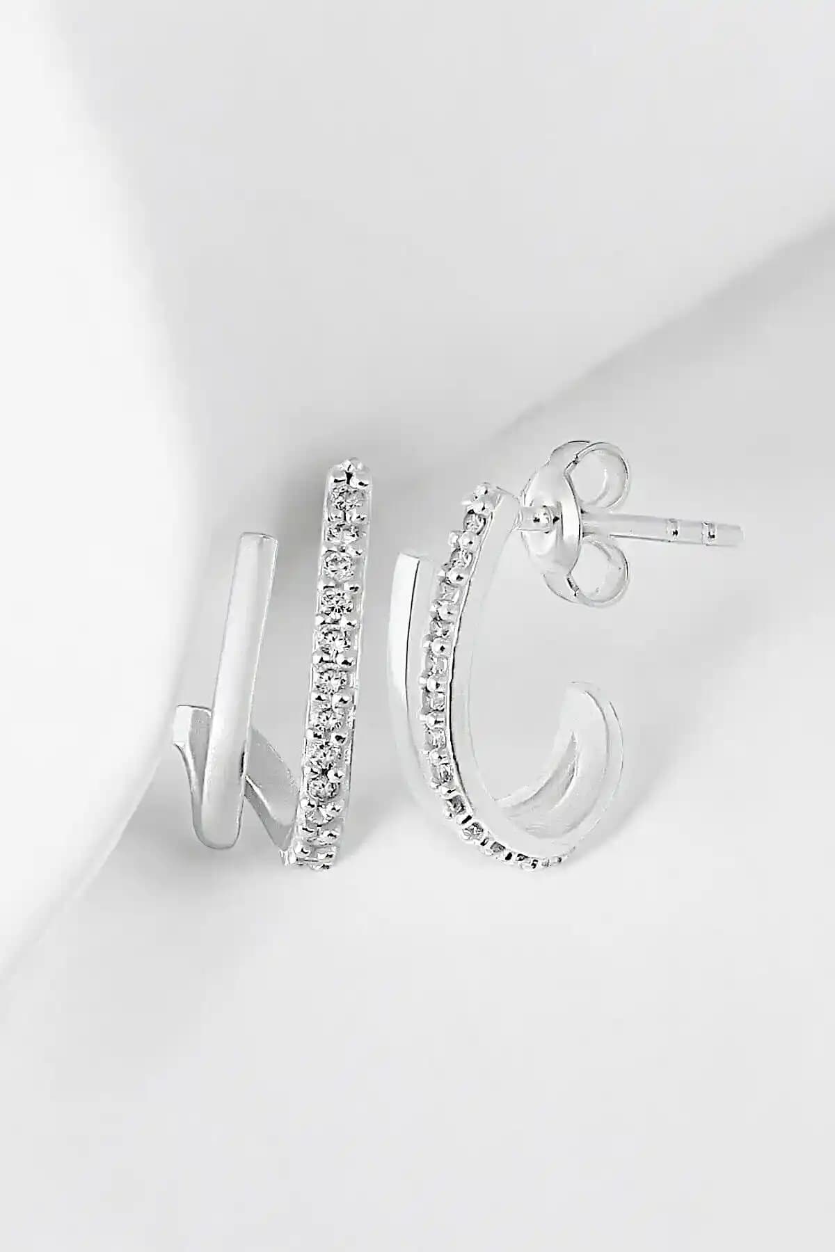 Jelux Silver 925 Ayar Gümüş İkili Yarım Tur Çivili Küpe, Şıklık ve Dayanıklılık Sunar