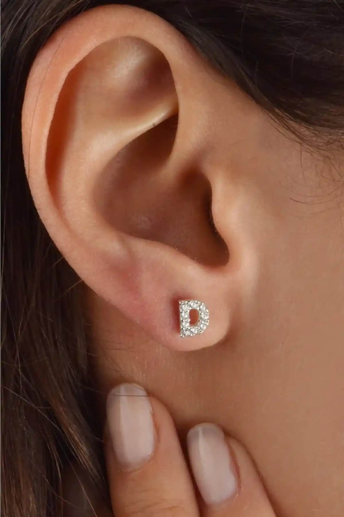 Jelux Silver 925 Ayar Gümüş Zirkon Taşlı D Harfli Tekli Küpe Özellikleri ve Kullanım Rehberi