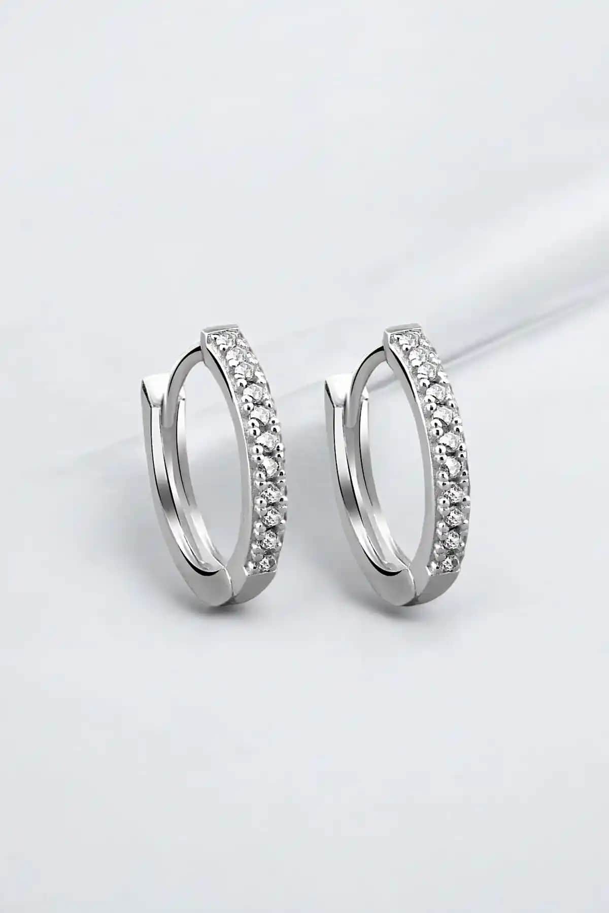 Jelux Silver Gümüş 925 Ayar 16 Mm Sıralı Zirkon Taşlı Küpe Şık ve Zarif Tasarım