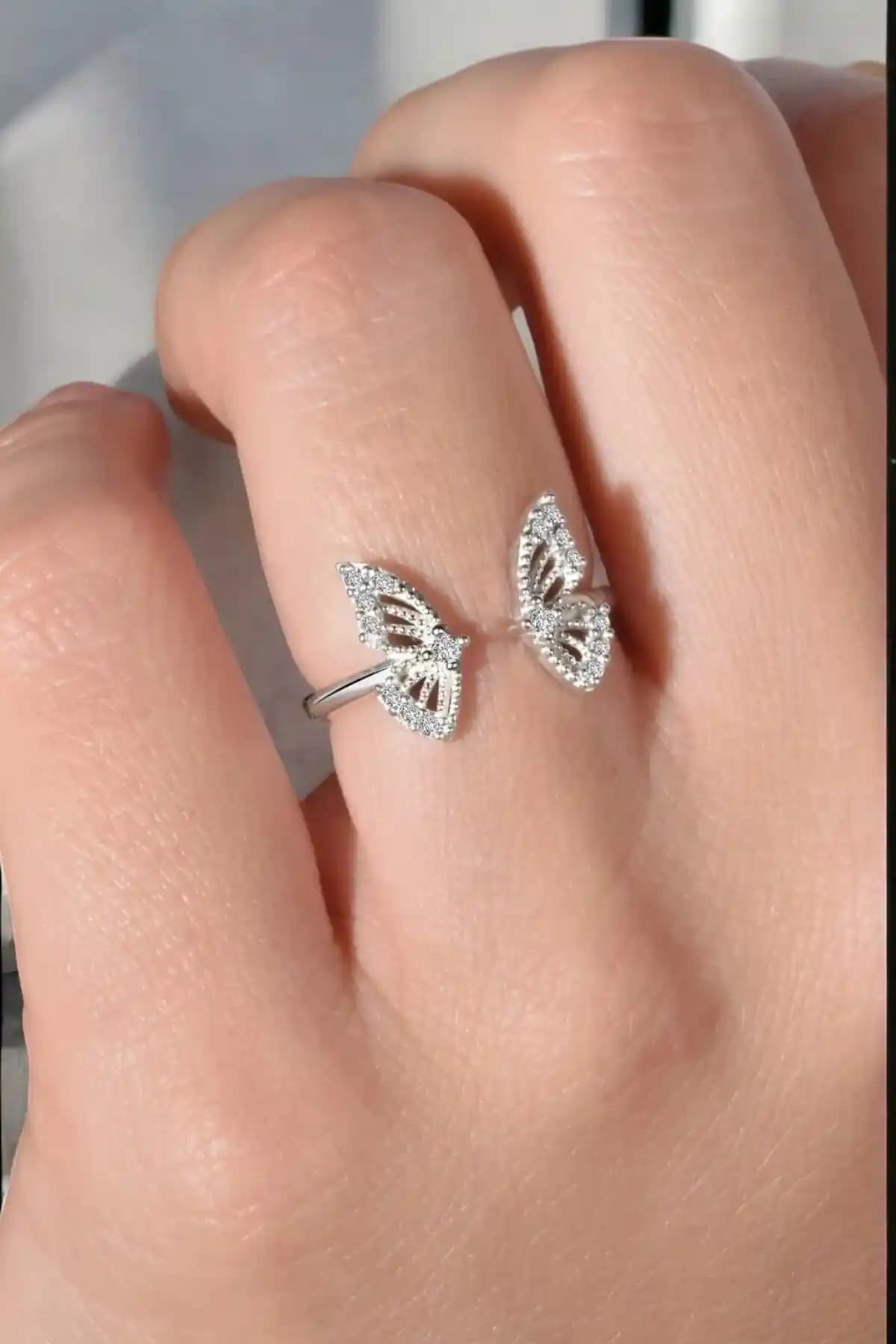 Jelux Silver Gümüş 925 Ayar Kelebek Model Yüzük: Zarafet ve Şıklık İçin Modern Tasarım