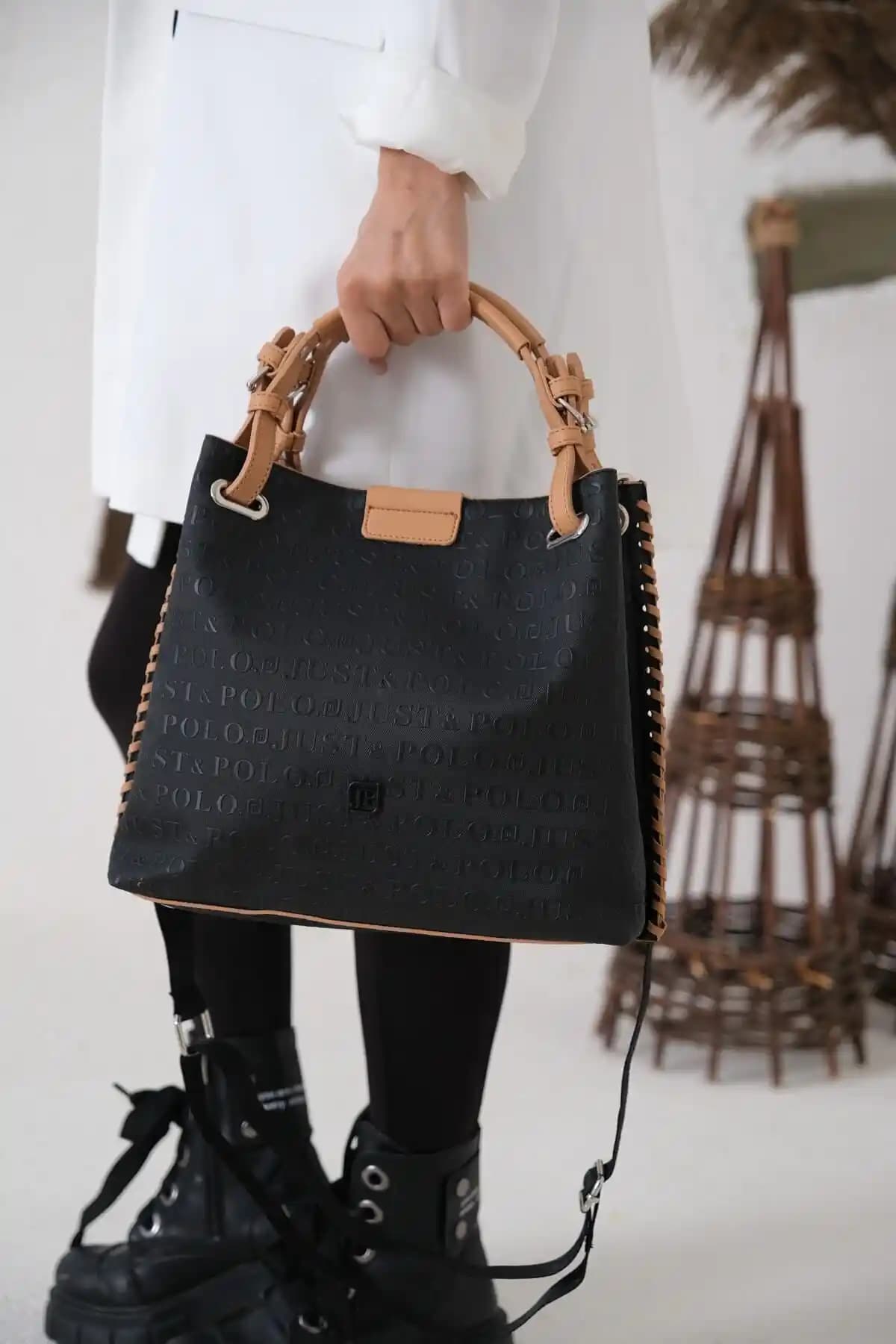 Just Polo Kadın Siyah Kabartmalı Mıknatıslı El Çantası Günlük ve İş Kullanımı İçin