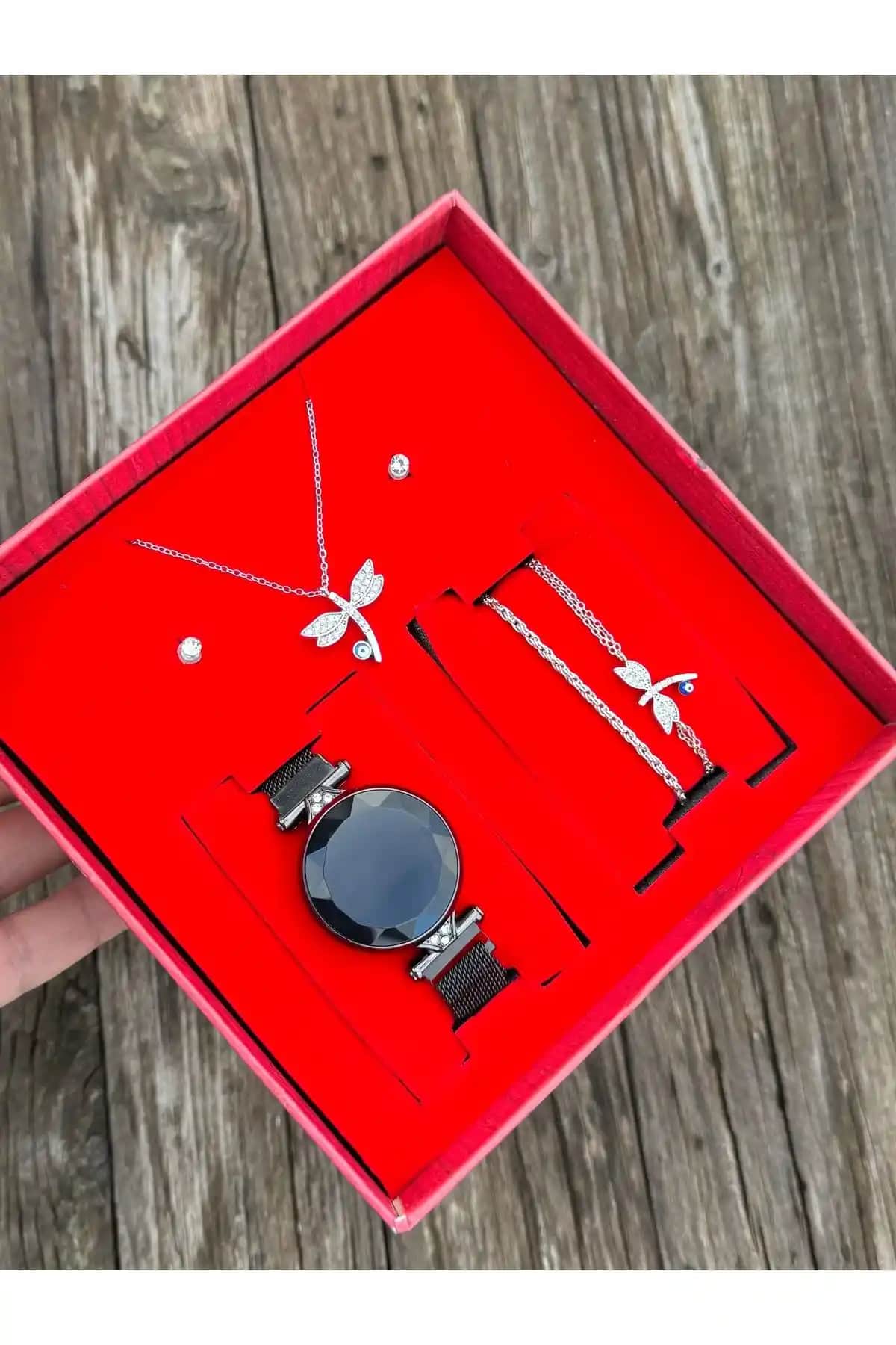 Kadın Aksesuar Setleri Karşılaştırması: DEEPWELL ve Wesscollection Modelleri