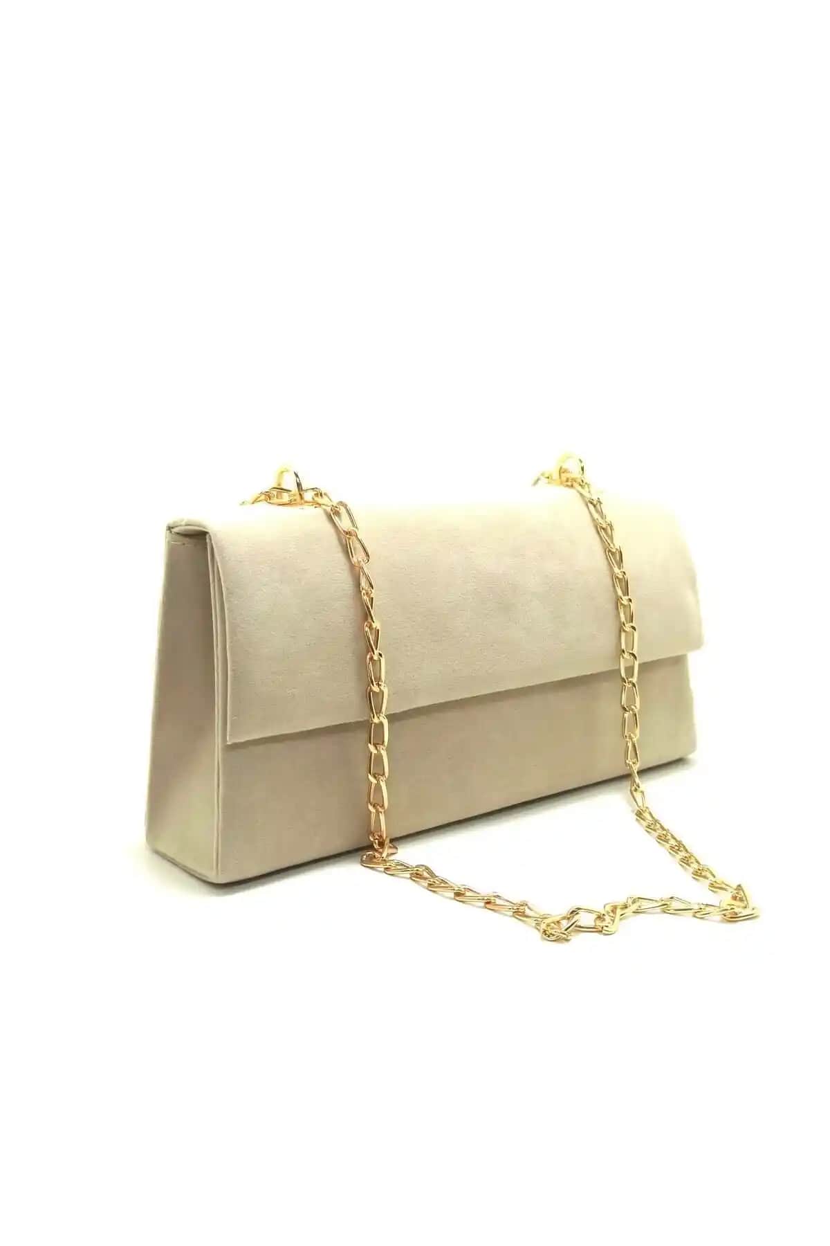 Kadın Bej Süet Zincir Askılı Çanta: Şık ve Fonksiyonel Tasarım ile Günlük ve Özel Kullanım