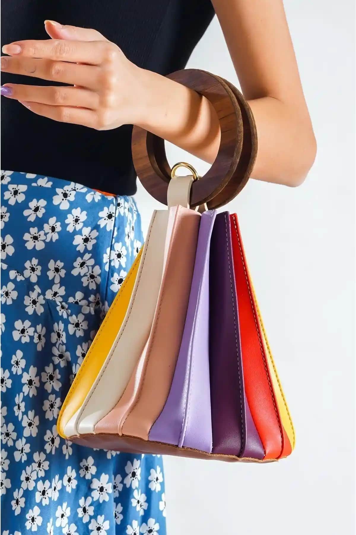 Kadın Çantası Karşılaştırması: Capone Osaka ve Rimense Modellerinin Özellikleri