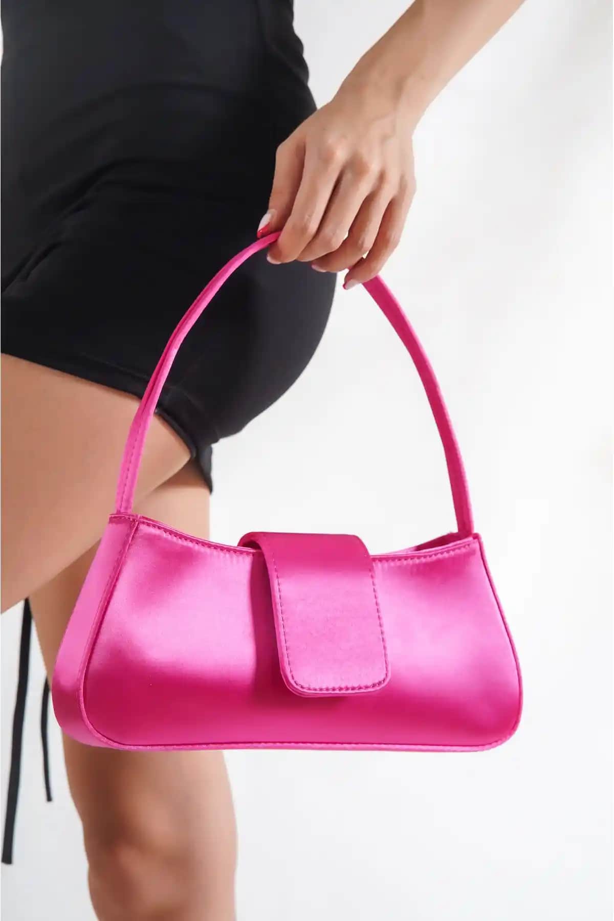Kadın Fuşya Çantalar Karşılaştırması: Acapulco ve NOTHING Modellerinin Özellikleri