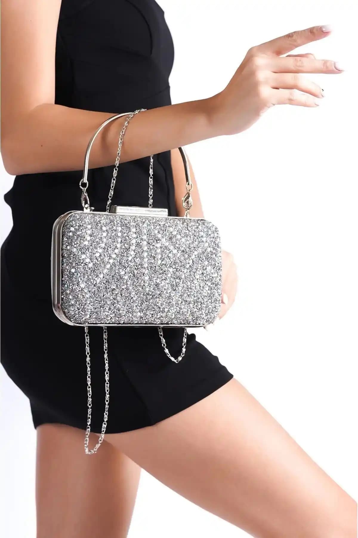 Kadın Gümüş Abiye ve Parti Çantası Karşılaştırması: Özellikler ve Kullanıcı Yorumları