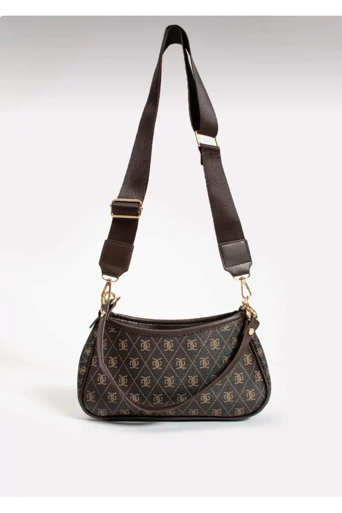 Kadın Günlük Kullanım İçin En Uygun Desenli ve Minimal Çapraz Askılı Çantalar Karşılaştırması