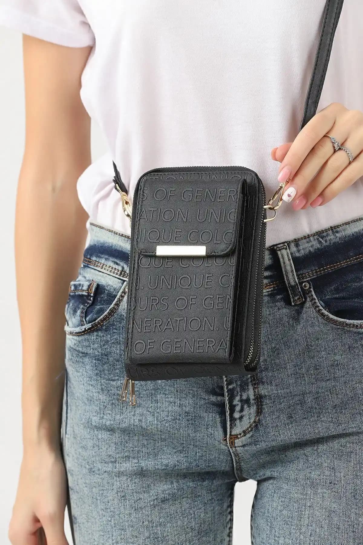 Kadın Günlük Kullanım Siyah Çantalar Karşılaştırması: İşlevsellik ve Tasarım Analizi