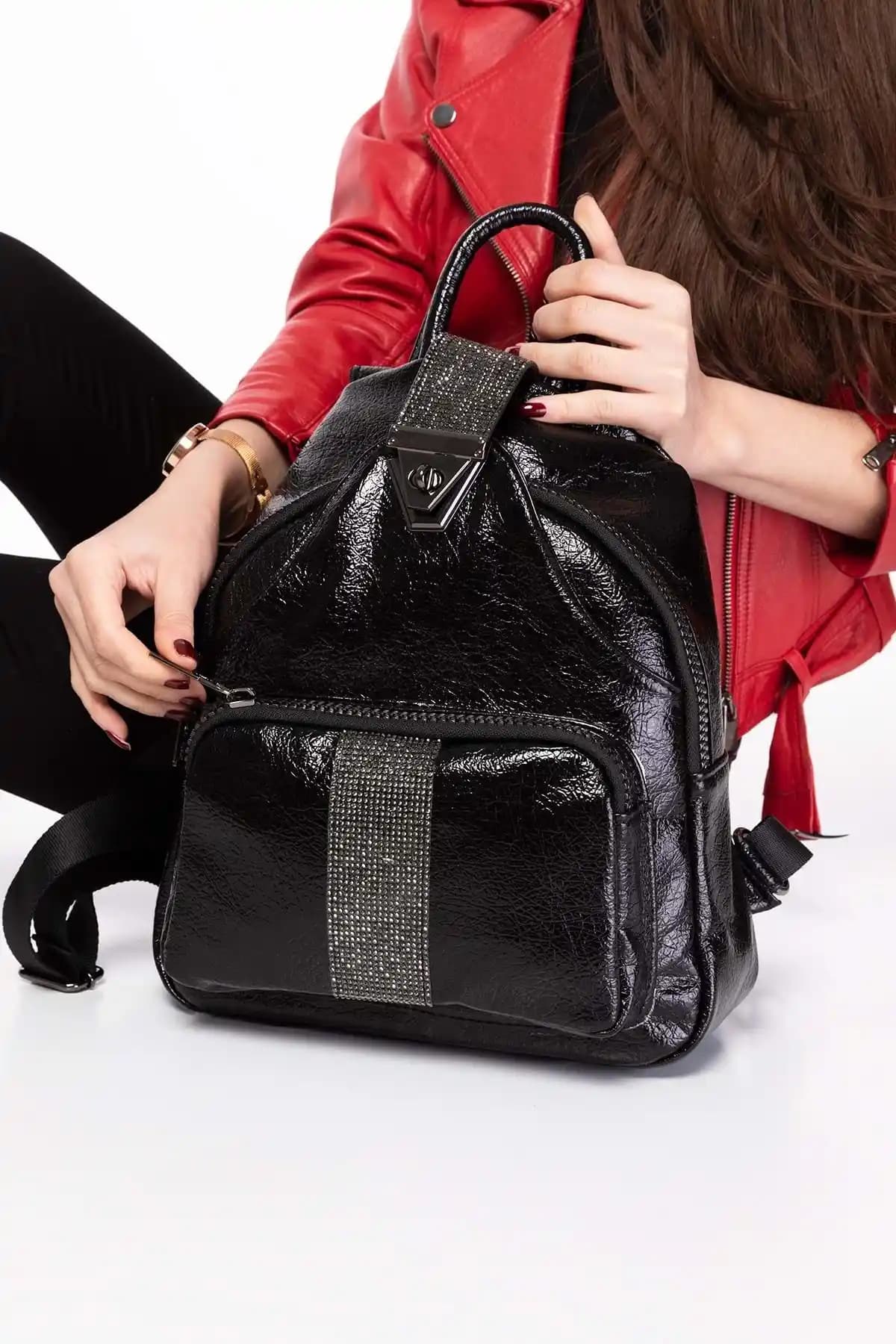 Kadın Günlük Sırt Çantası Karşılaştırması: Gondol ve Solo Bag Modellerinin Özellikleri