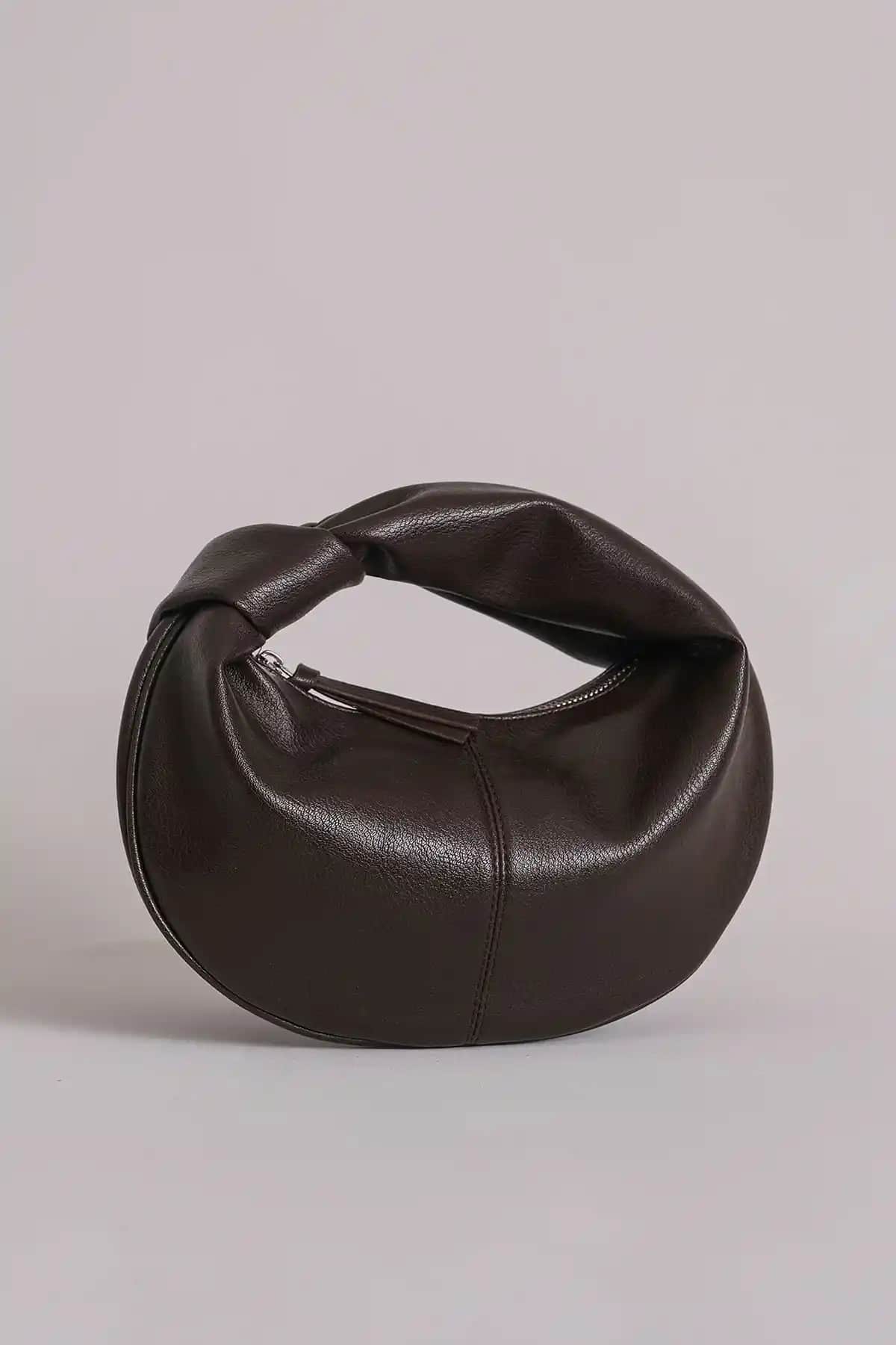 Kadın Mini El Çantaları Karşılaştırması: Çantacımstore ve NİSSEA Modelleri Analizi