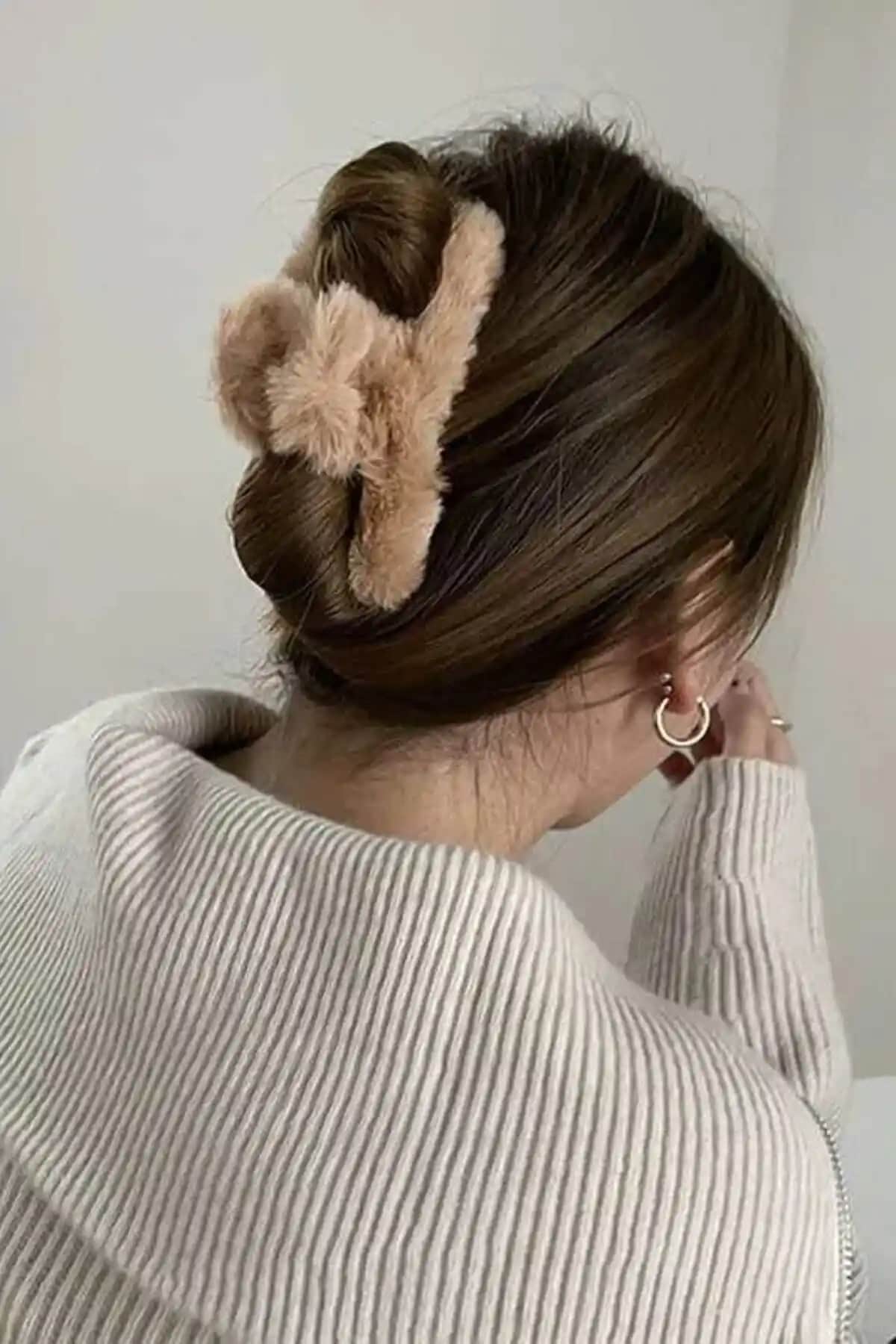 Kadın Peluş Aksesuarları Karşılaştırması: Şık ve Konforlu Seçenekler