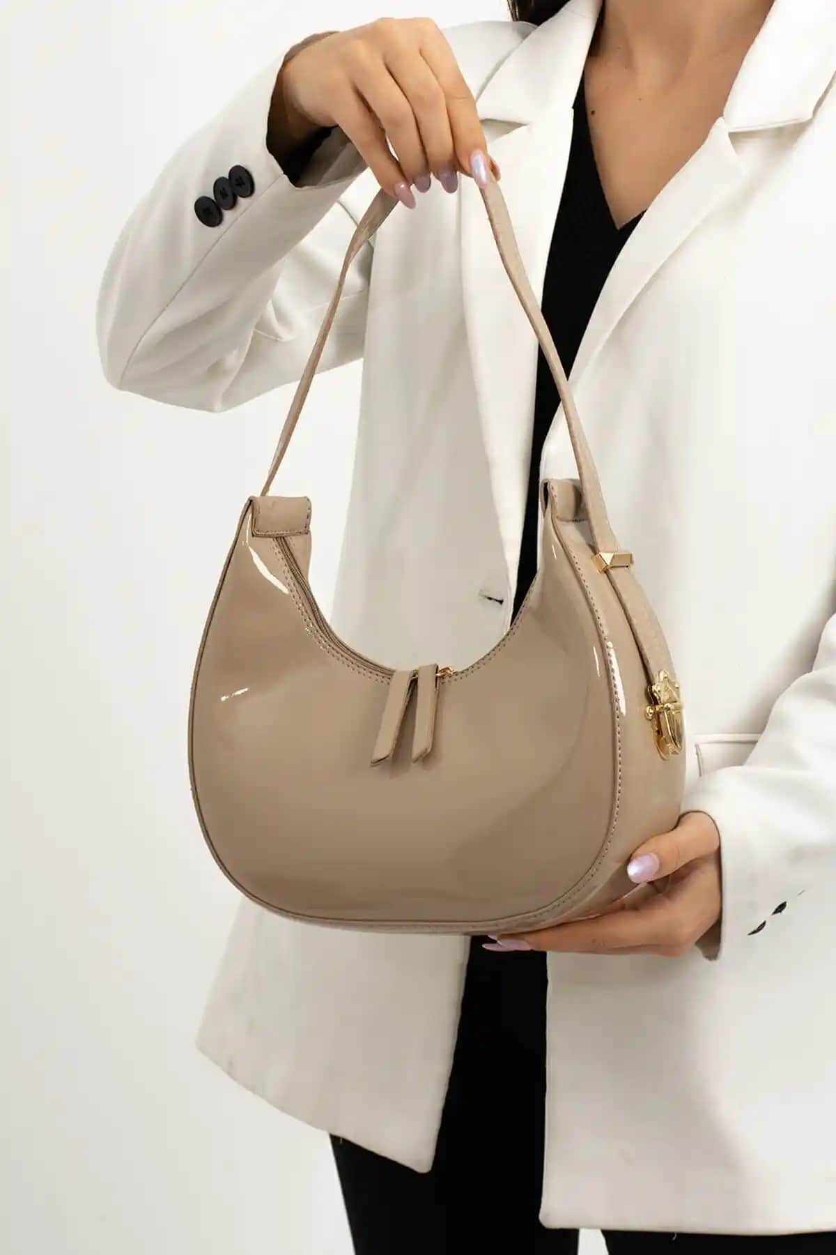 Kadın Rugan Çantaları Karşılaştırması: İAMBTŞY ve Mybag Ürünleri Analizi