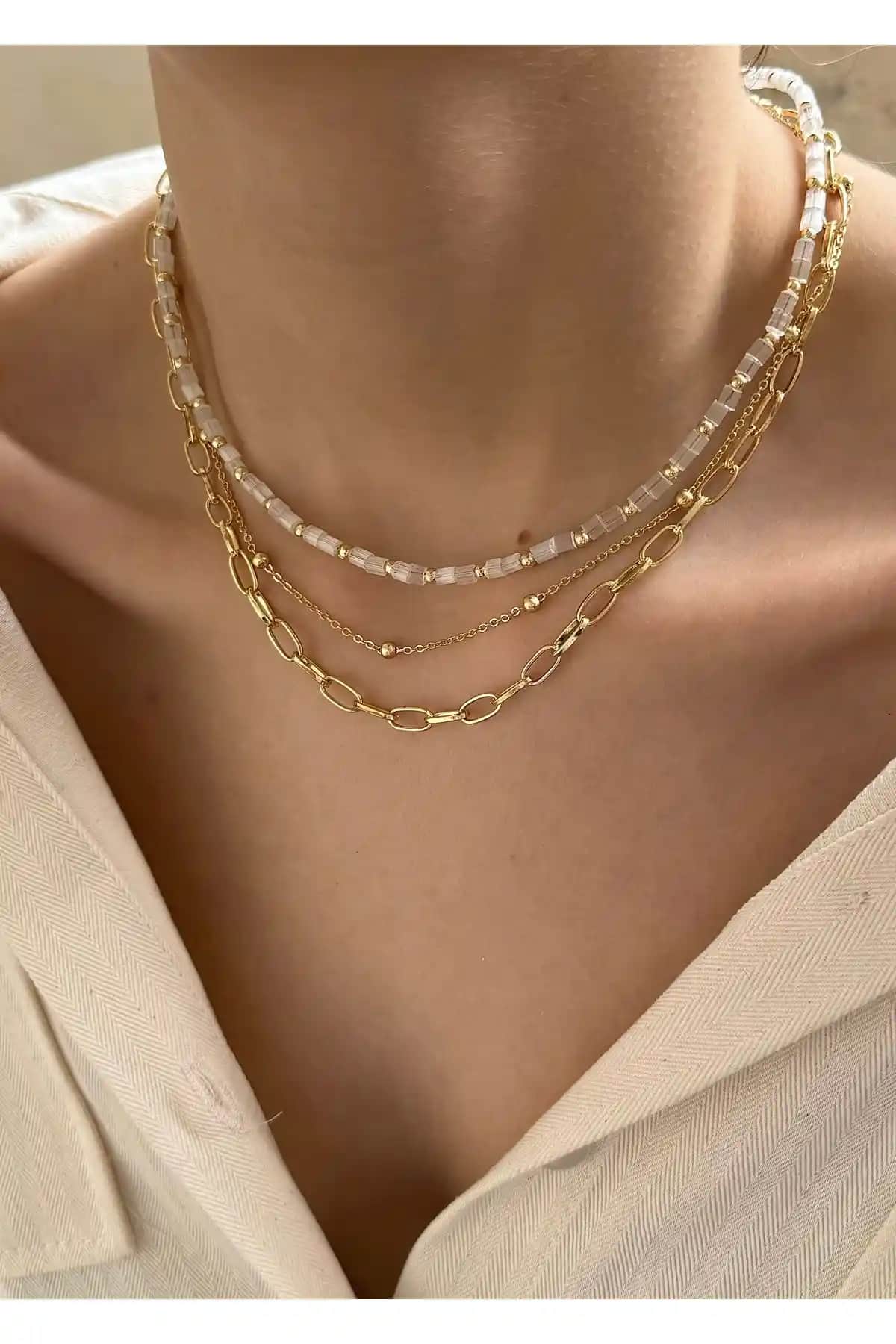 Kadın Takı Setleri Karşılaştırması: Kristal ve İnci Tasarımların Özellikleri ve Kullanıcı Yorumları