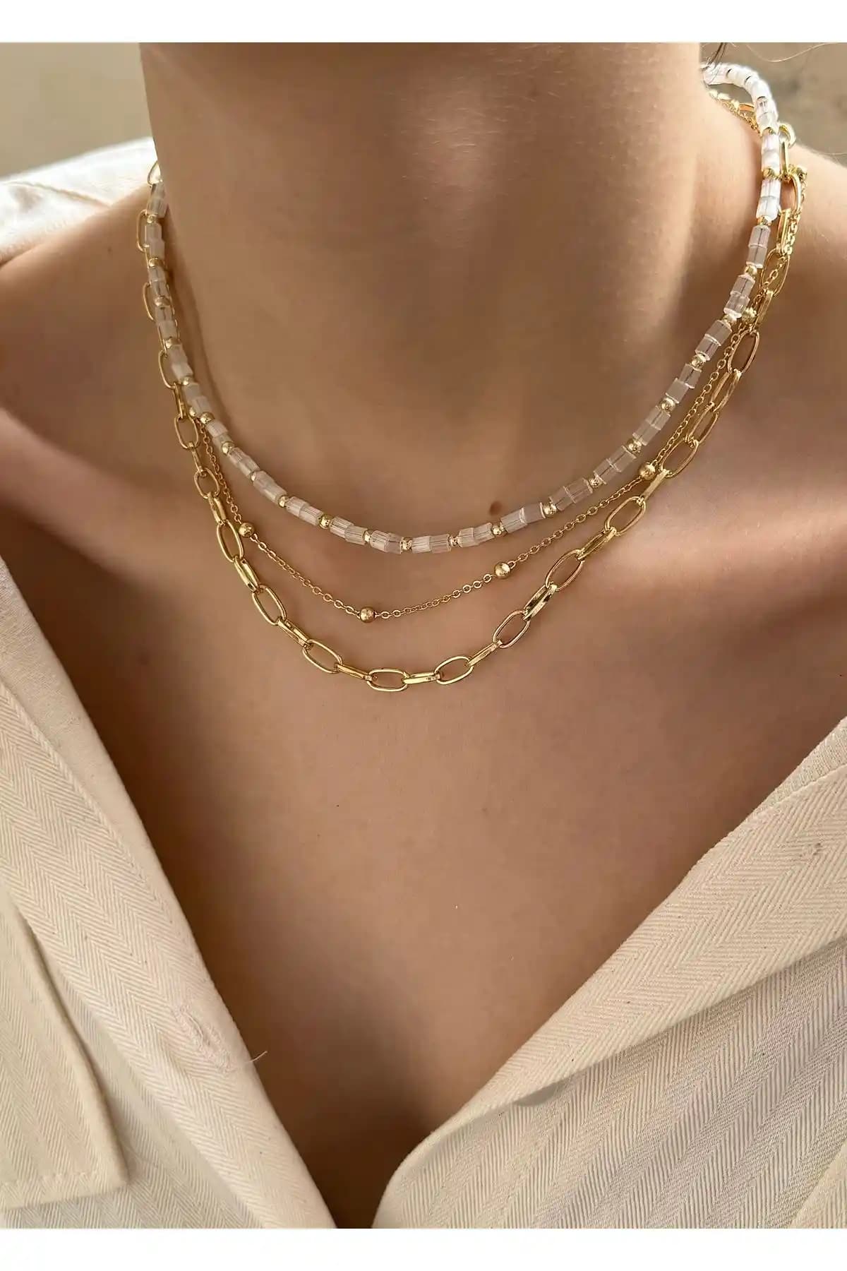 Kadın Takı Setleri Karşılaştırması: Kristal ve İnci Tasarımların Özellikleri ve Kullanıcı Yorumları