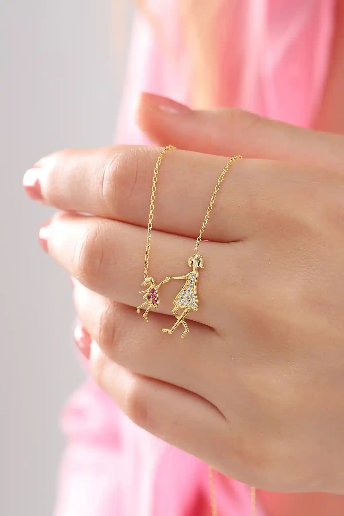 Kadın ve anne sevgisini simgeleyen 925 ayar gümüş zincirli kolye