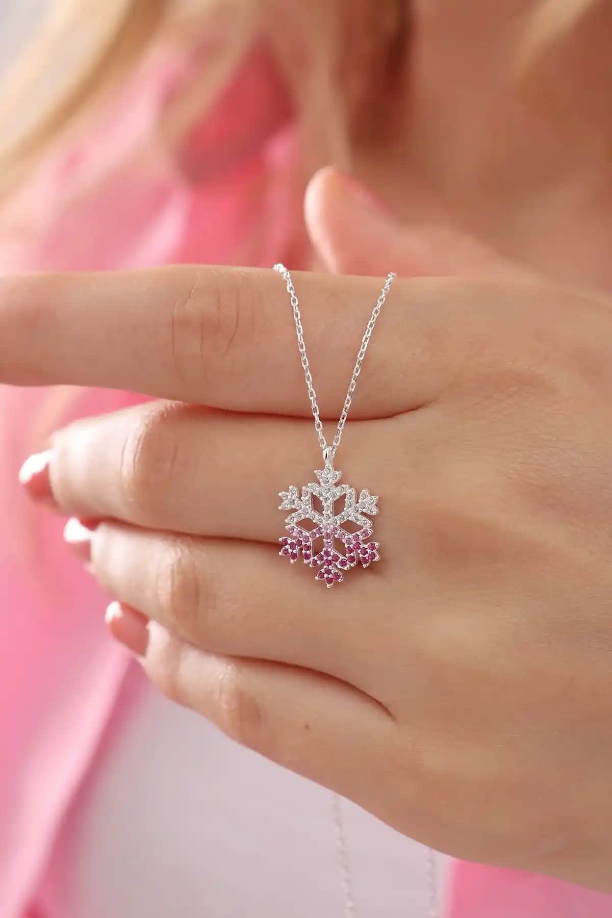 Kadınlar İçin 925 Ayar Gümüş Yakut Renkli Kar Tanesi Motifli Zarif Kolye