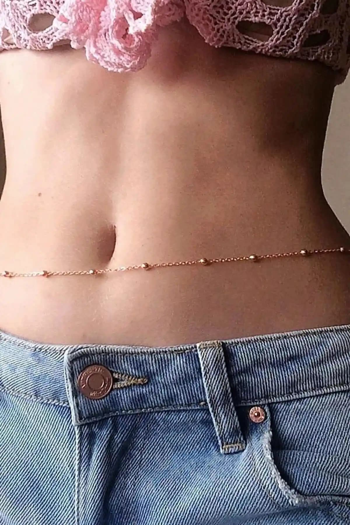 Kadınlar İçin Bel Zinciri Seçimi: Genel Markalar ve Meraklı Accessorize Ürünlerinin Karşılaştırması