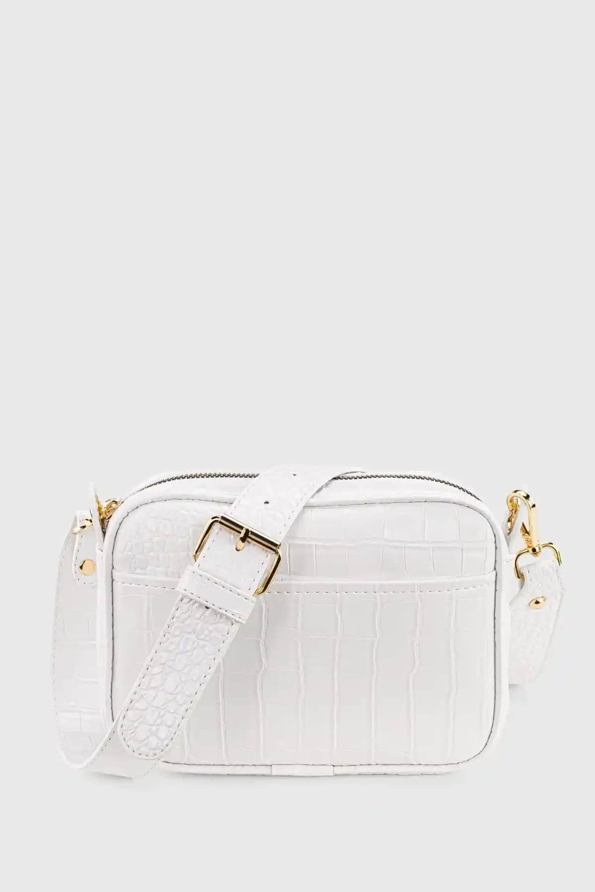 Kadınlar İçin Beyaz Timsah Derisi Görünümlü Çapraz Çanta Modern ve Şık Tasarım