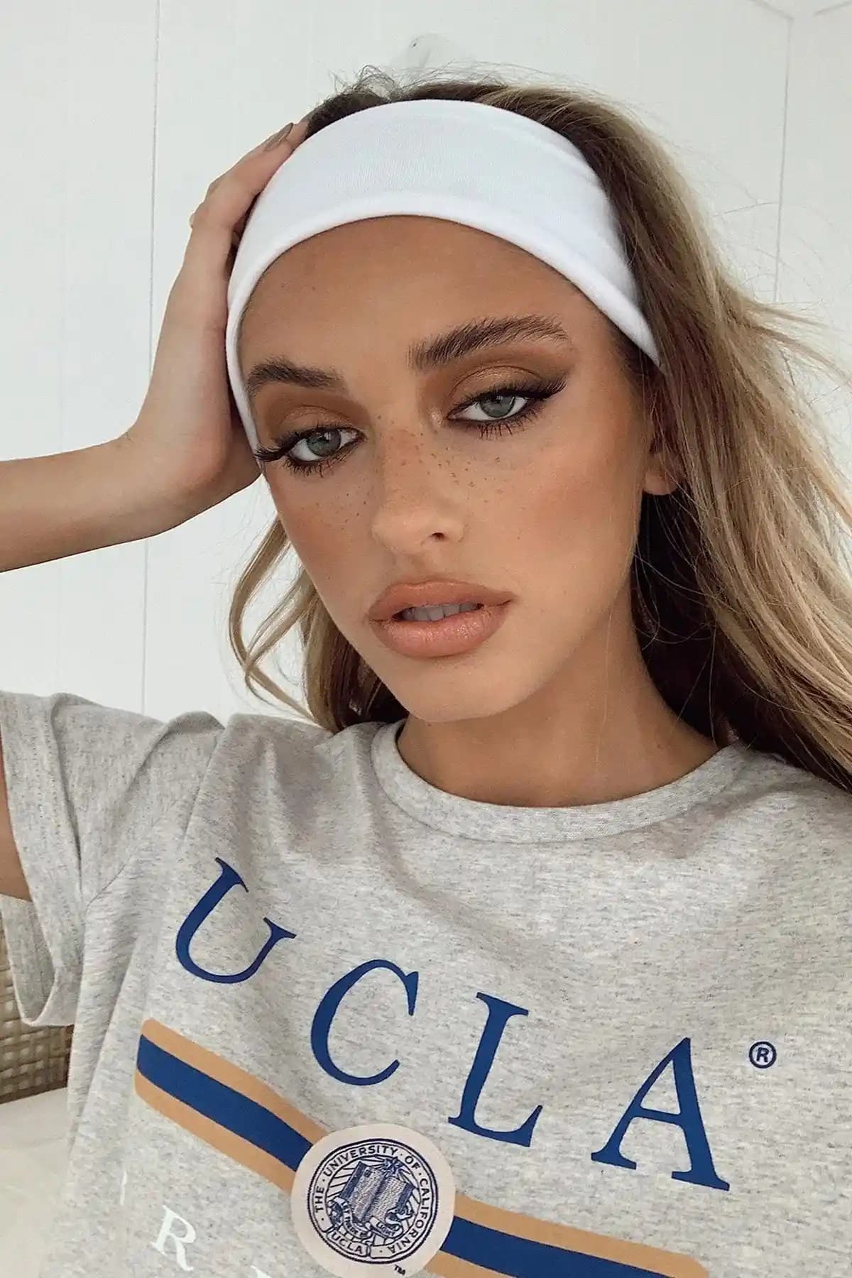 Kadınlar İçin Esnek Pamuklu Beyaz Saç Bandı Şık ve Konforlu Aksesuar