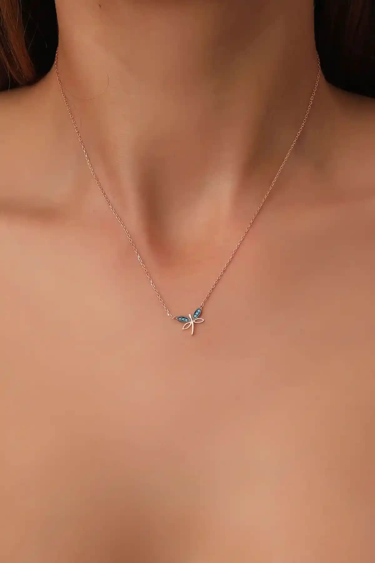 Kadınlar İçin Zarif 925 Ayar Gümüş Rose Kaplama Doğal Taşlı Kolye - Şıklık ve Dayanıklılık