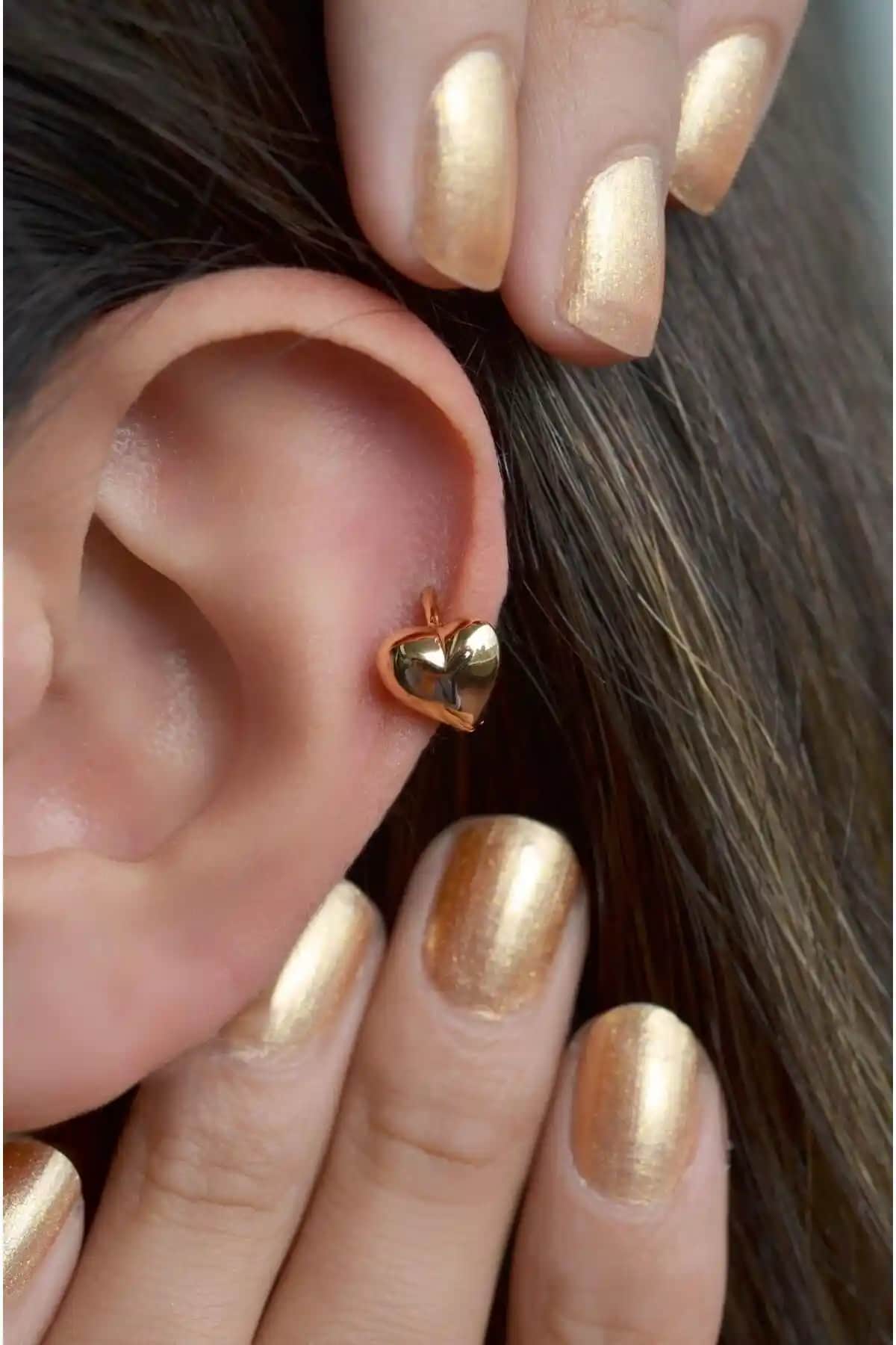 Kalpli Kıkırdak Küpesi Helix Piercing: Modern ve Zarif Takı Seçenekleri İstanbul