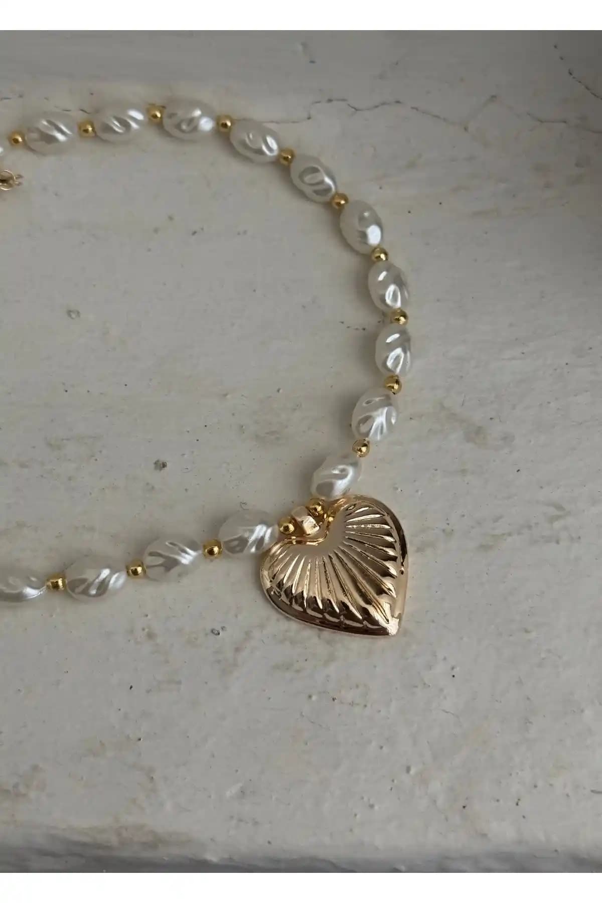 Kılğıstanbul Pearl Girl Barok Incili Kalp Kolye: Zarif ve Şık Kadın Aksesuarı