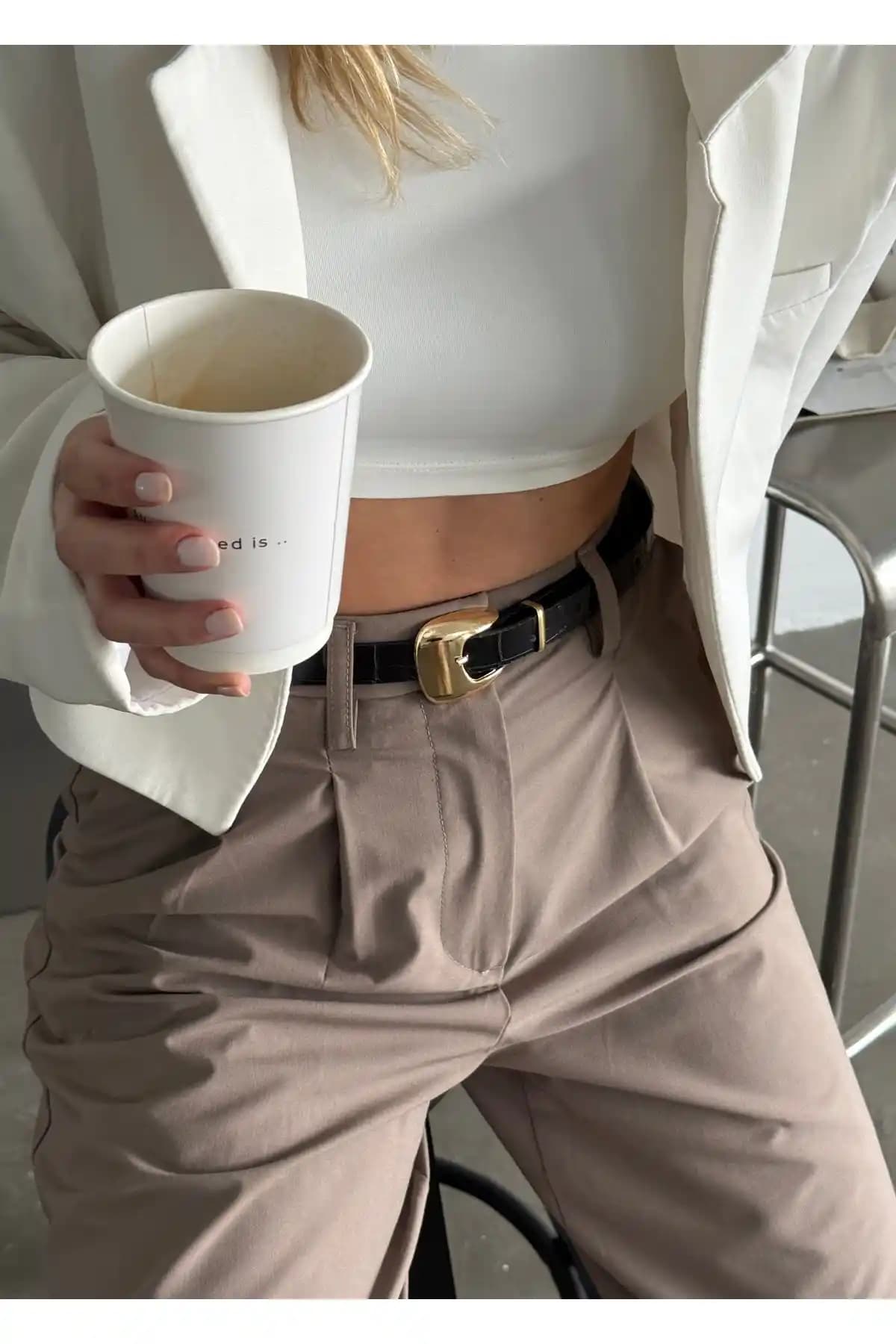 KİLİGİSTANBUL Bailey Gold Tokalı Kemer: Şıklık ve Dayanıklılık Bir Arada