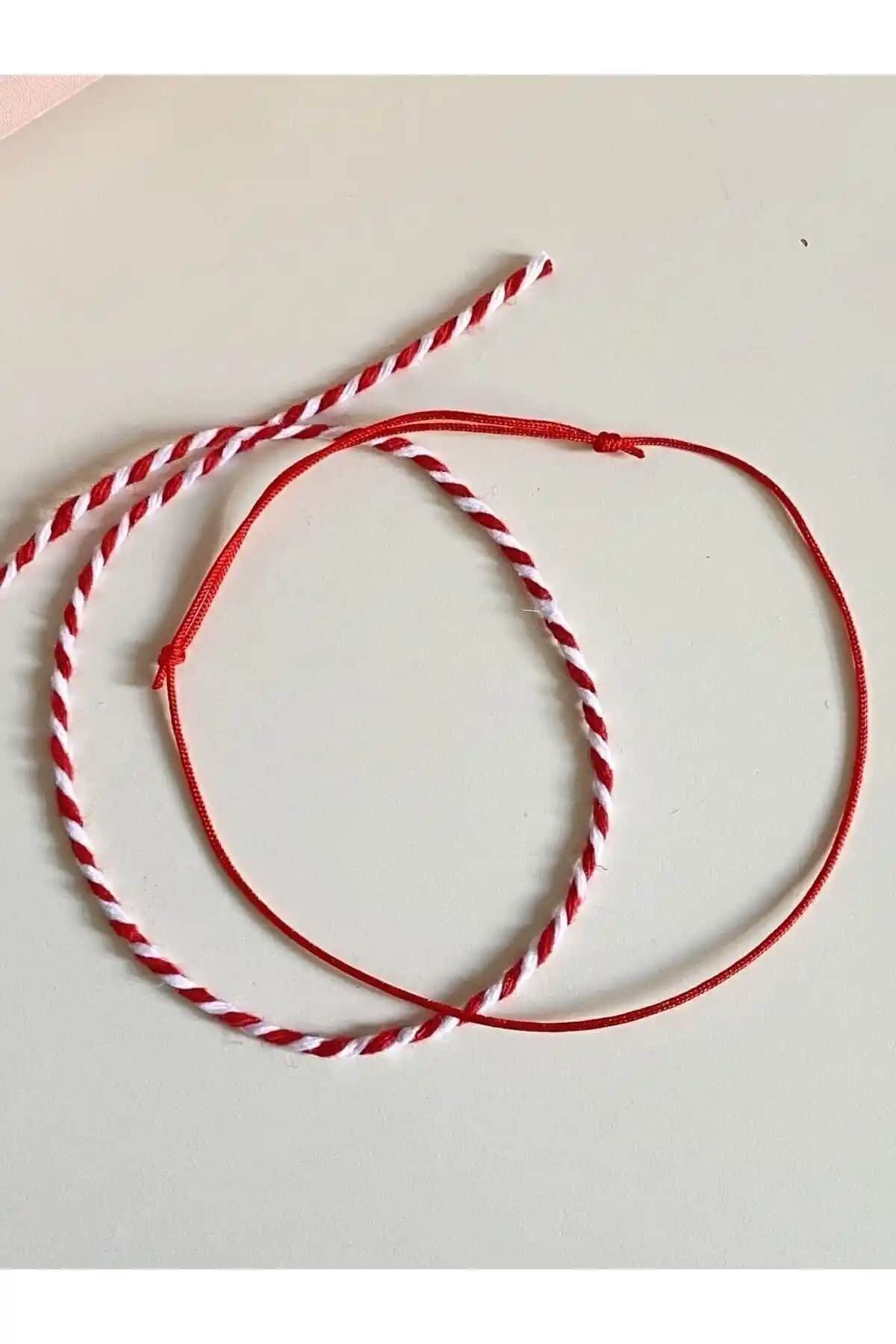 Kırmızı İp Kalpli Bileklik ve Marteniçka Seti El Yapımı Geleneksel Takı Koleksiyonu