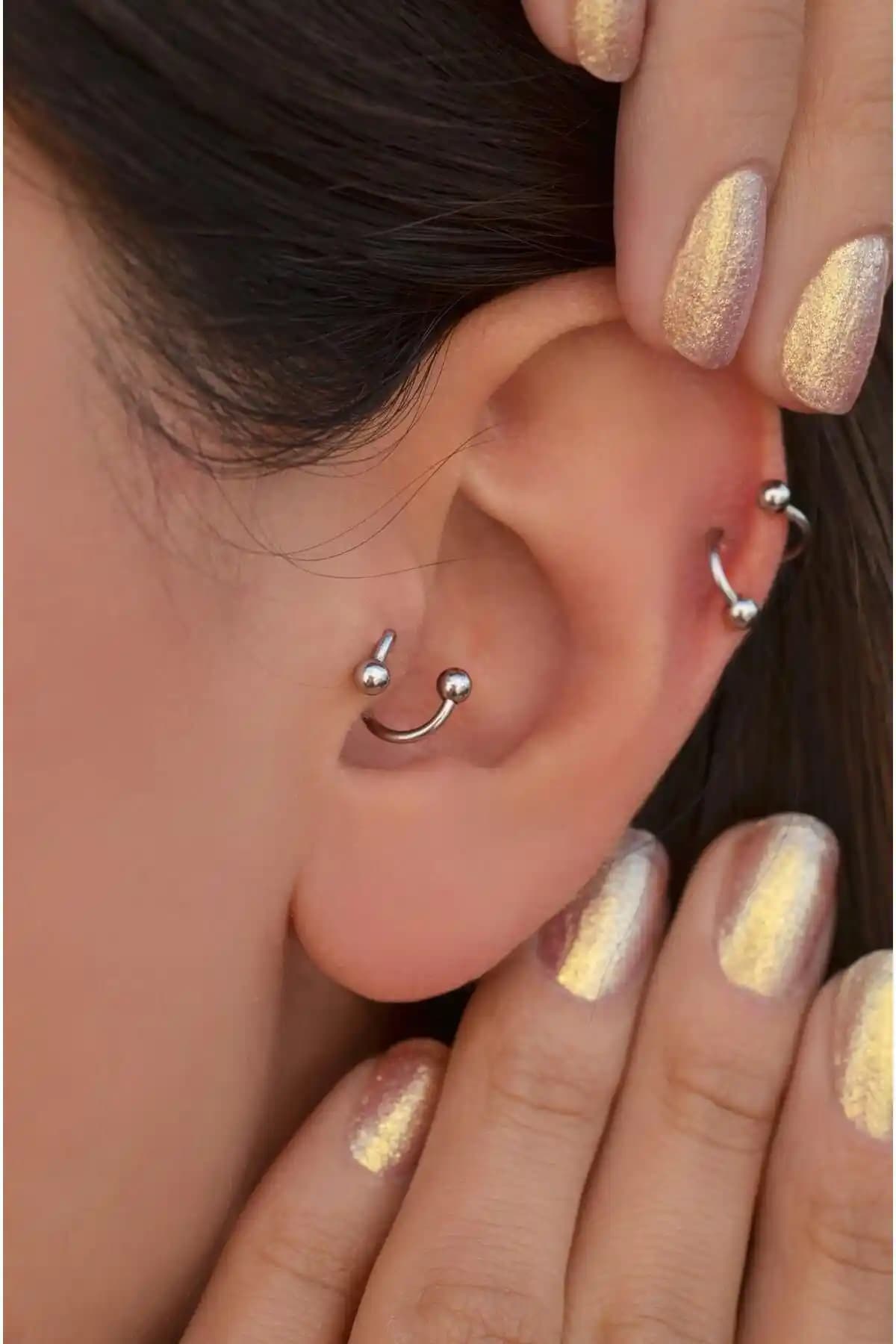 Kıvrımlı Çelik Spiral Piercing: Modern ve Dayanıklı Kulak Aksesuarı Önerisi