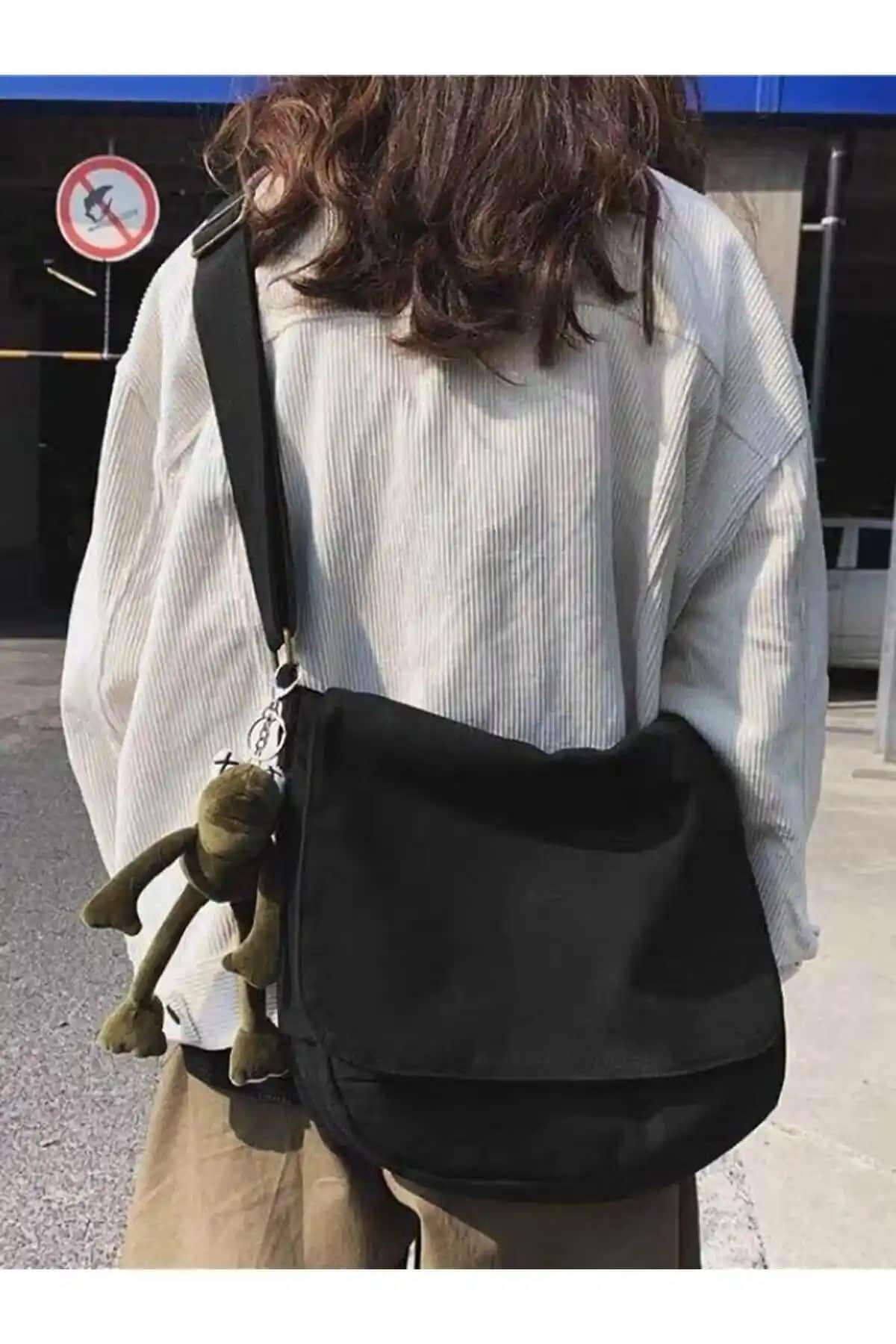 KOST ve Touz Vintage Postacı Çanta Karşılaştırması: Hangi Çanta Daha Uygun