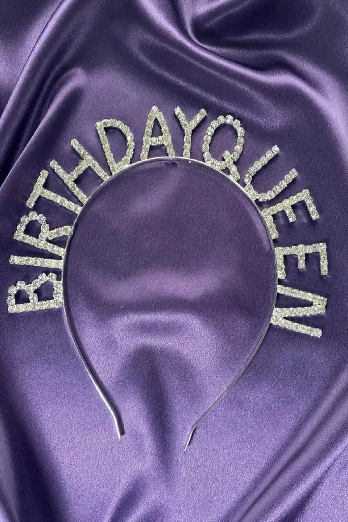 Ladin Aksesuar ve New Obsessions Pembe Taşlı Doğum Günü Taçı Karşılaştırması