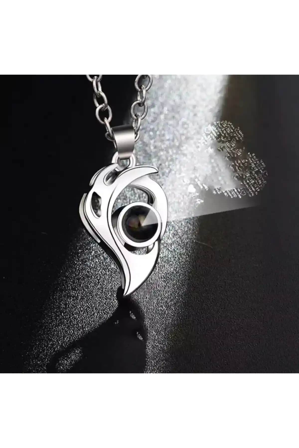 Ladybug Sevgili Kolyesi: Çok Dilli Mesaj ve Estetik Tasarımıyla Sevgi Simgesi