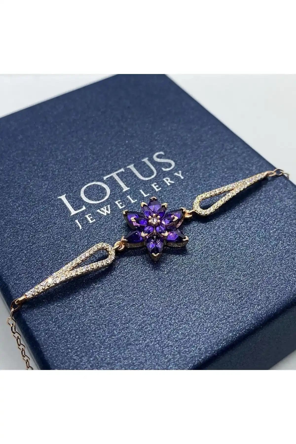 Lotus JW Lotus Çiçeği Bileklik: Zarif ve Şık Gümüş Takı Tasarımı